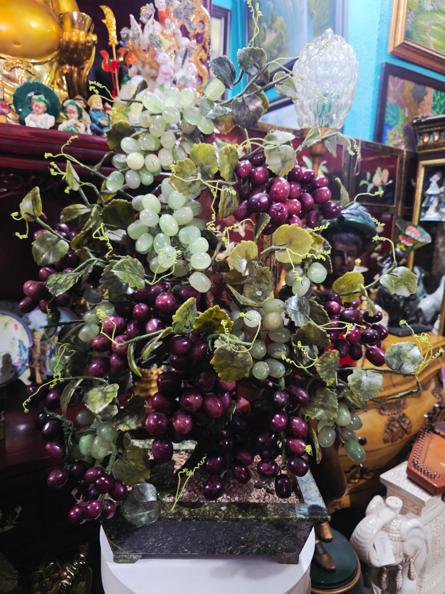 Escultura China Vintage de Uvas en Piedra Tallada Mid-century – Mediados del Siglo XX🍇🌿