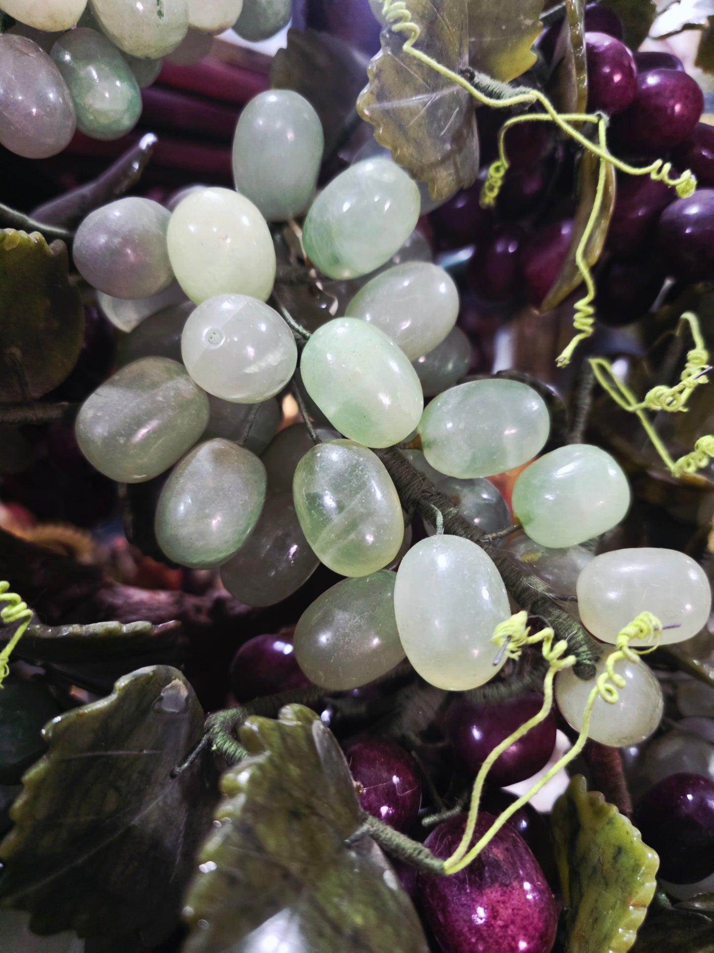 Escultura China Vintage de Uvas en Piedra Tallada Mid-century – Mediados del Siglo XX🍇🌿