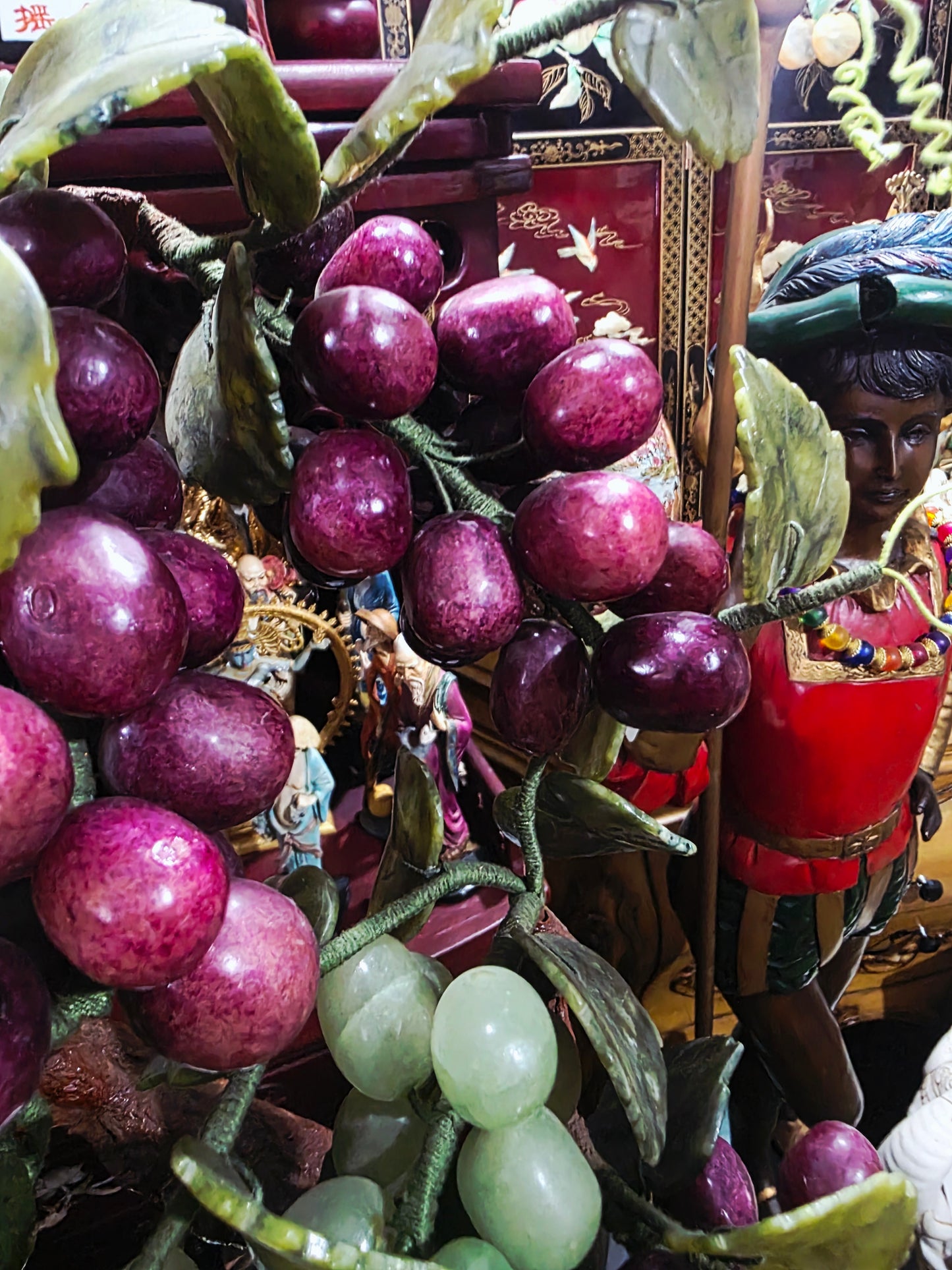 Escultura China Vintage de Uvas en Piedra Tallada Mid-century – Mediados del Siglo XX🍇🌿