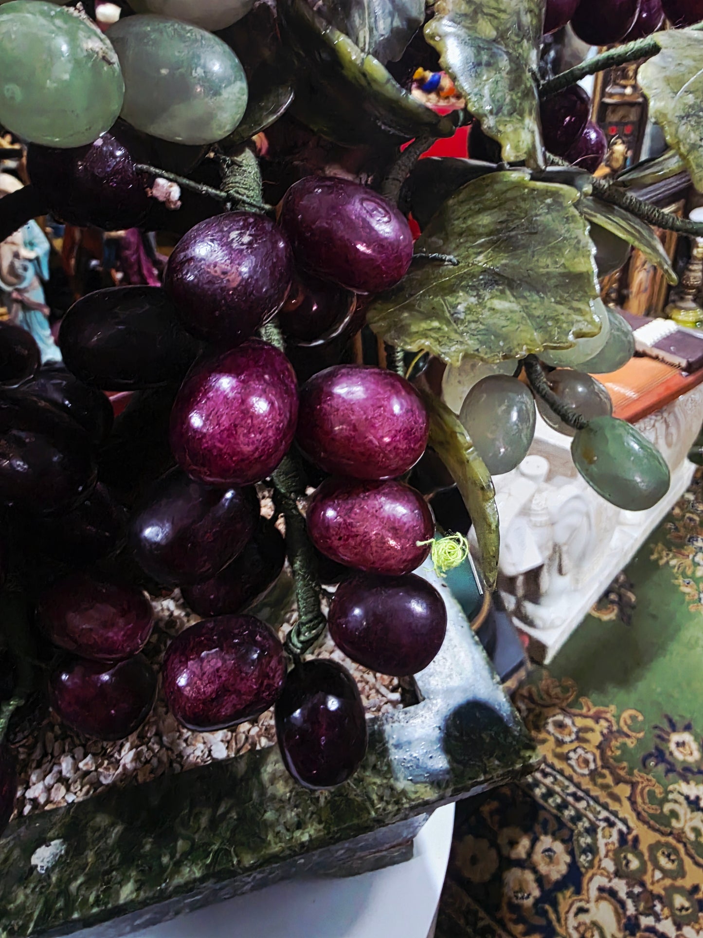 Escultura China Vintage de Uvas en Piedra Tallada Mid-century – Mediados del Siglo XX🍇🌿