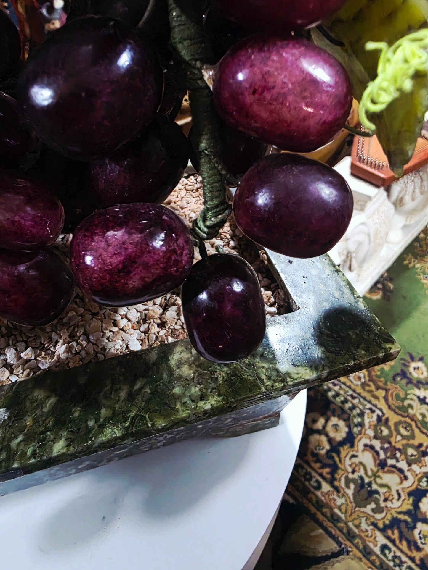 Escultura China Vintage de Uvas en Piedra Tallada Mid-century – Mediados del Siglo XX🍇🌿