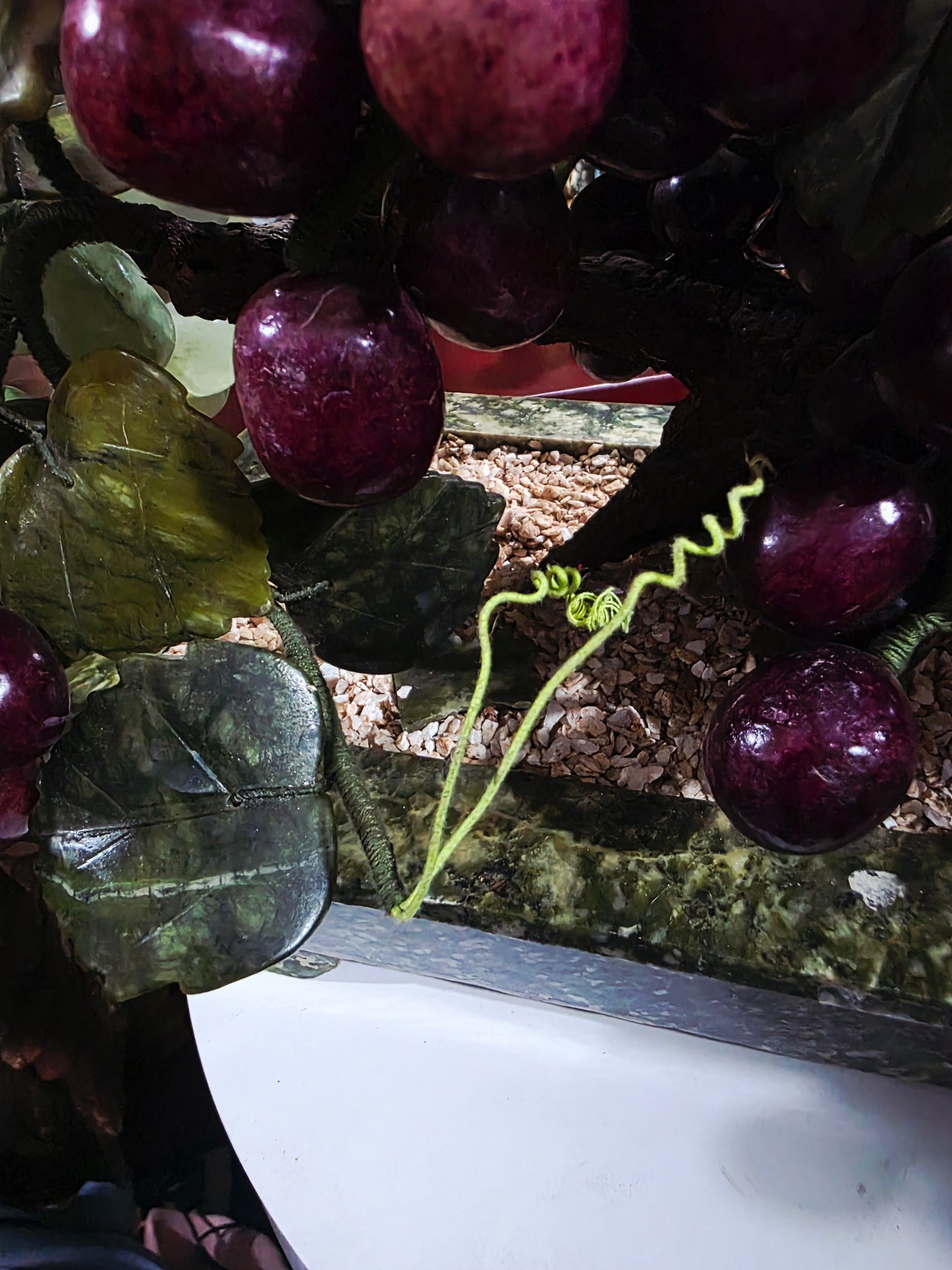 Escultura China Vintage de Uvas en Piedra Tallada Mid-century – Mediados del Siglo XX🍇🌿