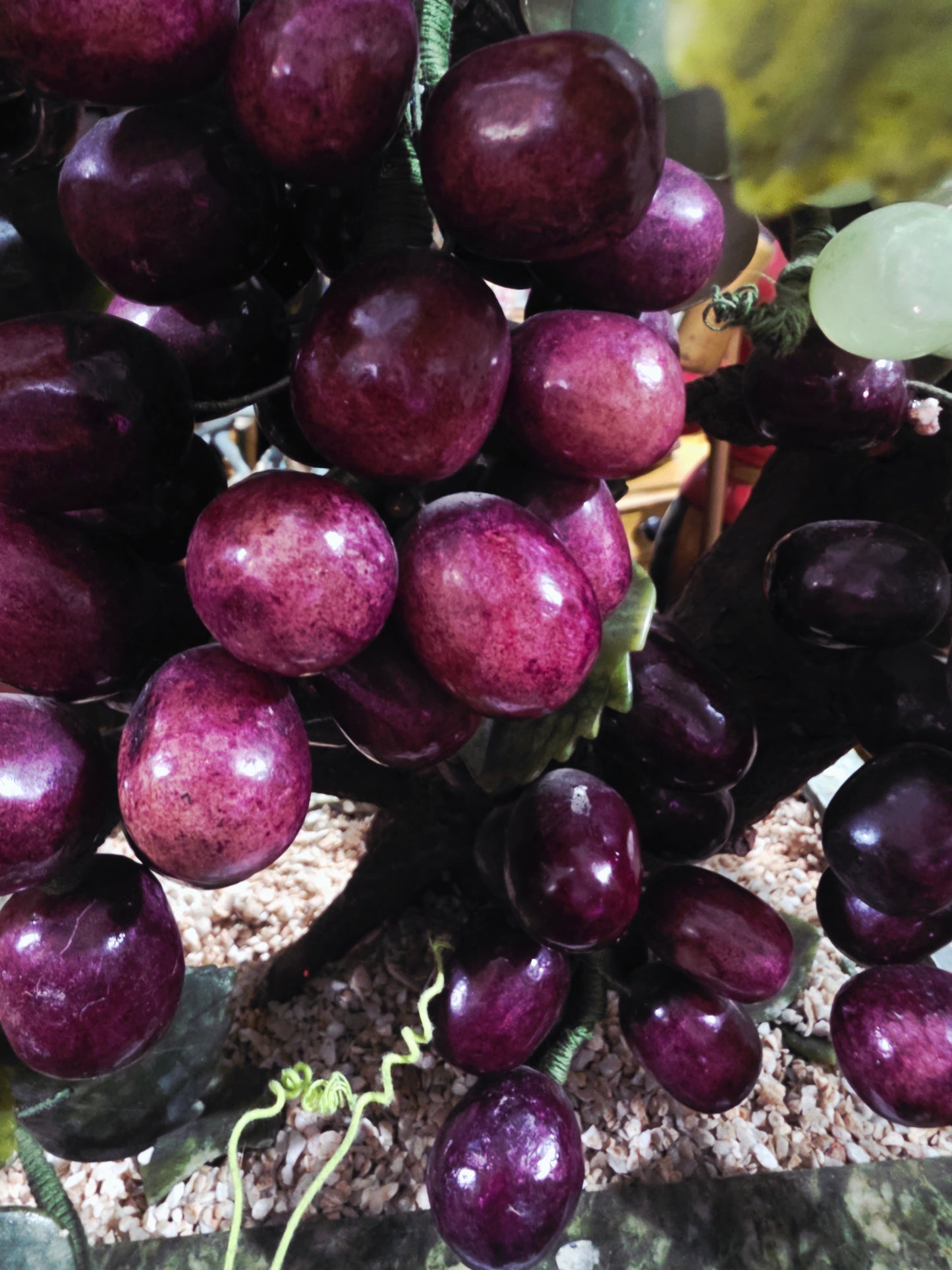 Escultura China Vintage de Uvas en Piedra Tallada Mid-century – Mediados del Siglo XX🍇🌿