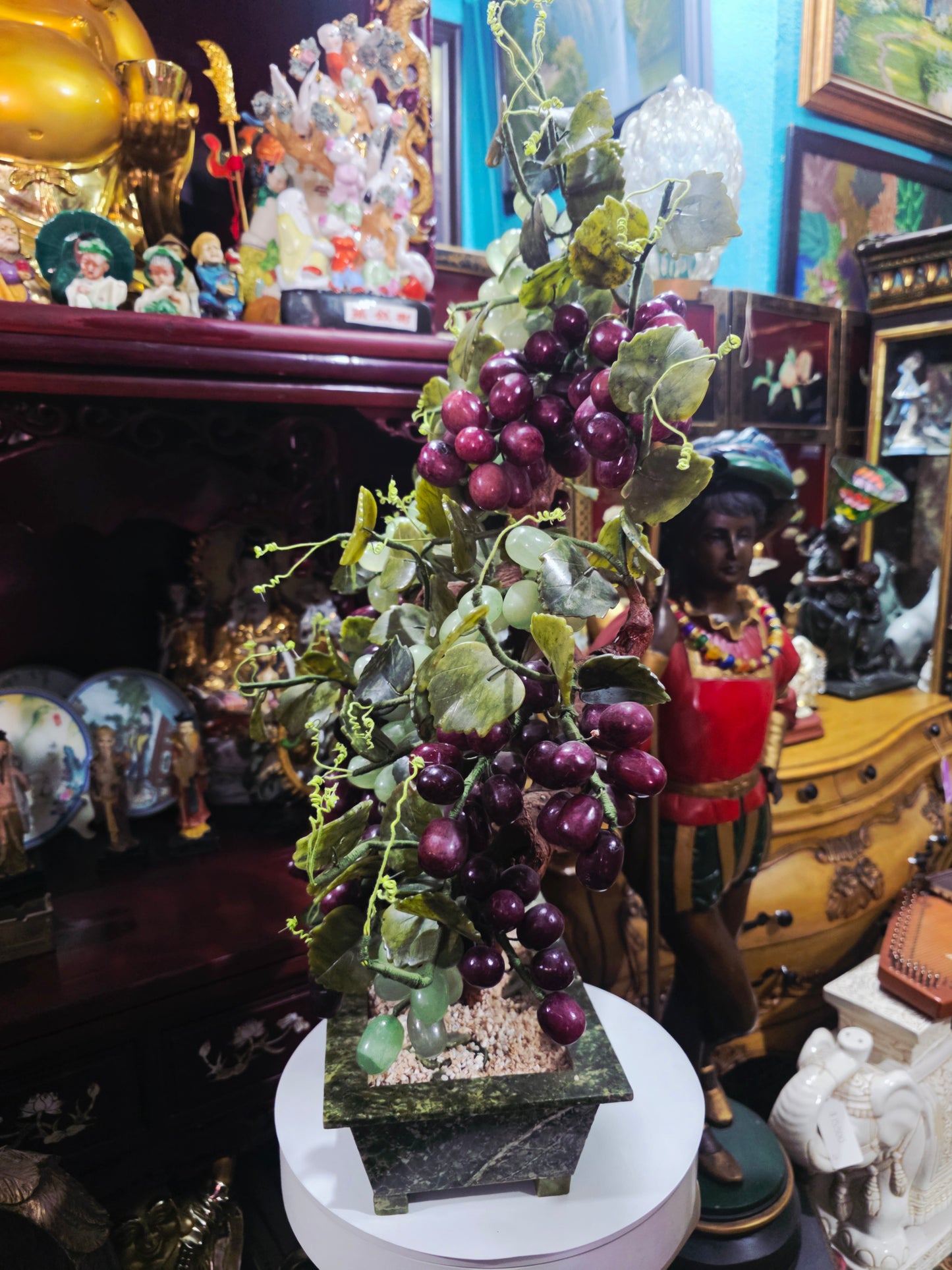 Escultura China Vintage de Uvas en Piedra Tallada Mid-century – Mediados del Siglo XX🍇🌿