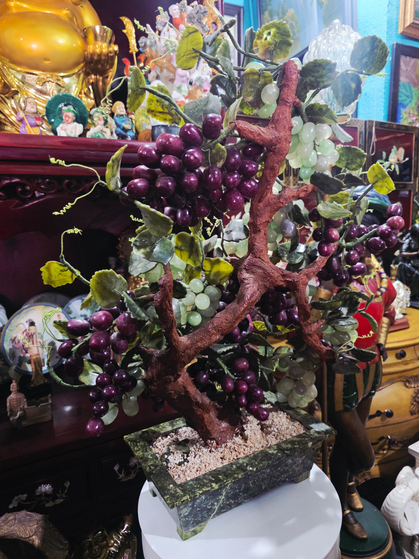 Escultura China Vintage de Uvas en Piedra Tallada Mid-century – Mediados del Siglo XX🍇🌿