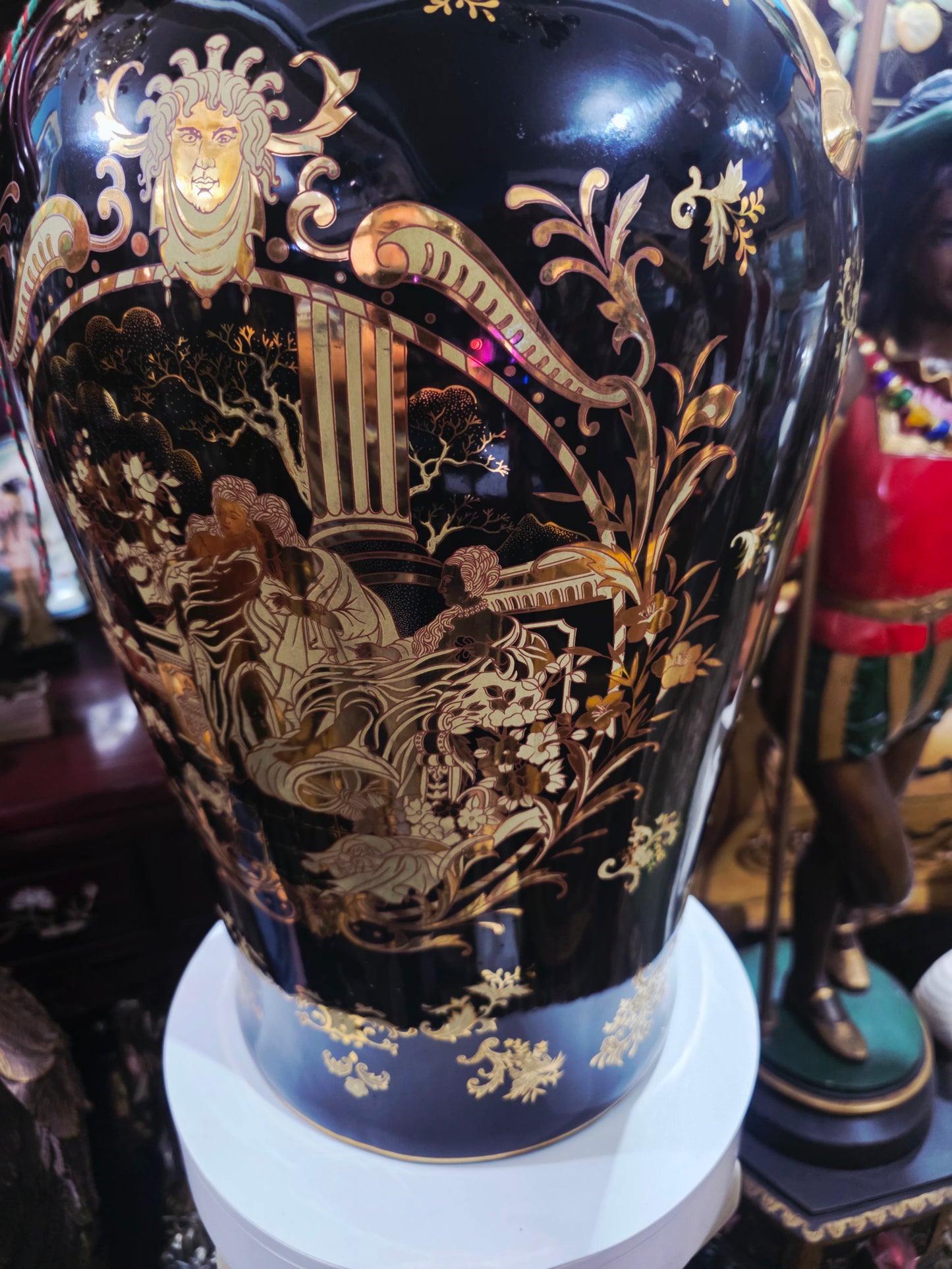 Satsuma Style Decorative Vase – Black Porcelain with Gold Accents 🖤🏺