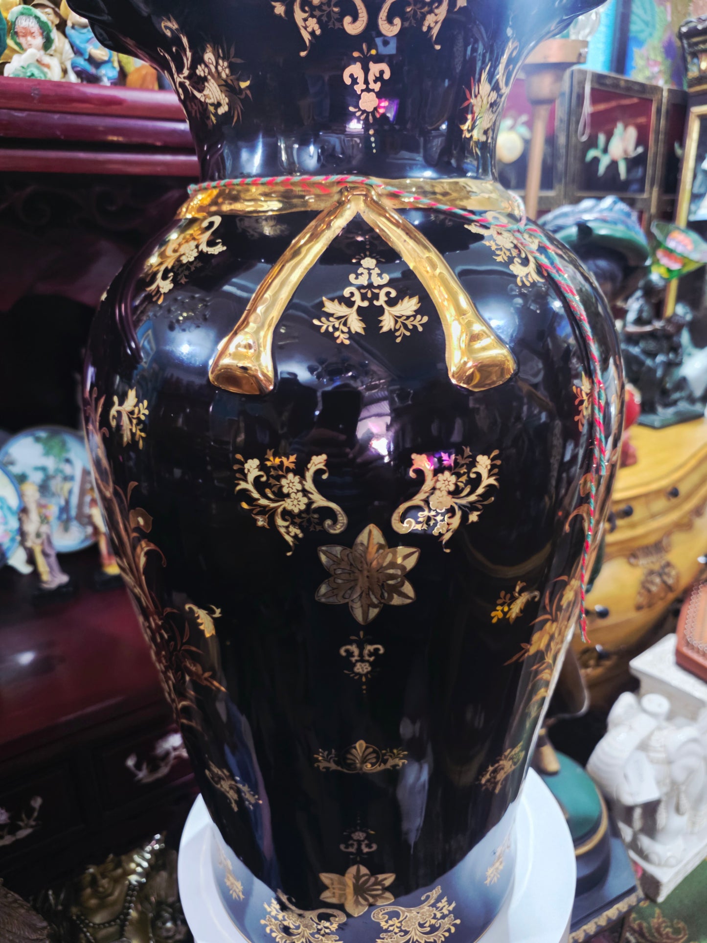 Satsuma Style Decorative Vase – Black Porcelain with Gold Accents 🖤🏺