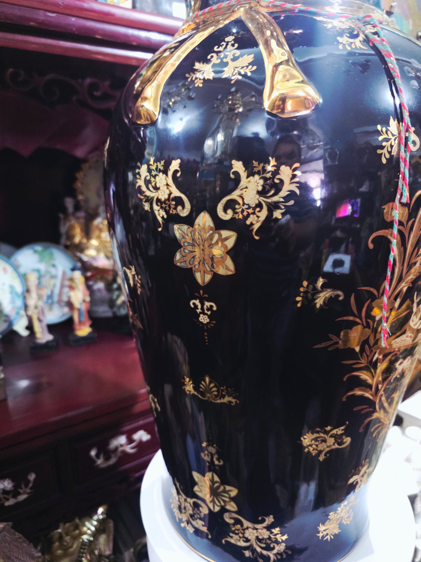 Satsuma Style Decorative Vase – Black Porcelain with Gold Accents 🖤🏺