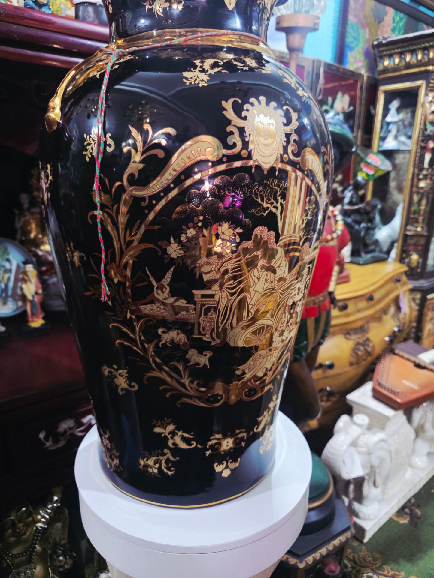 Satsuma Style Decorative Vase – Black Porcelain with Gold Accents 🖤🏺