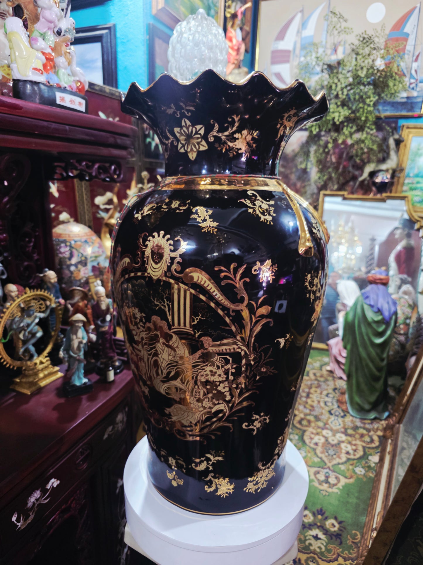 Satsuma Style Decorative Vase – Black Porcelain with Gold Accents 🖤🏺
