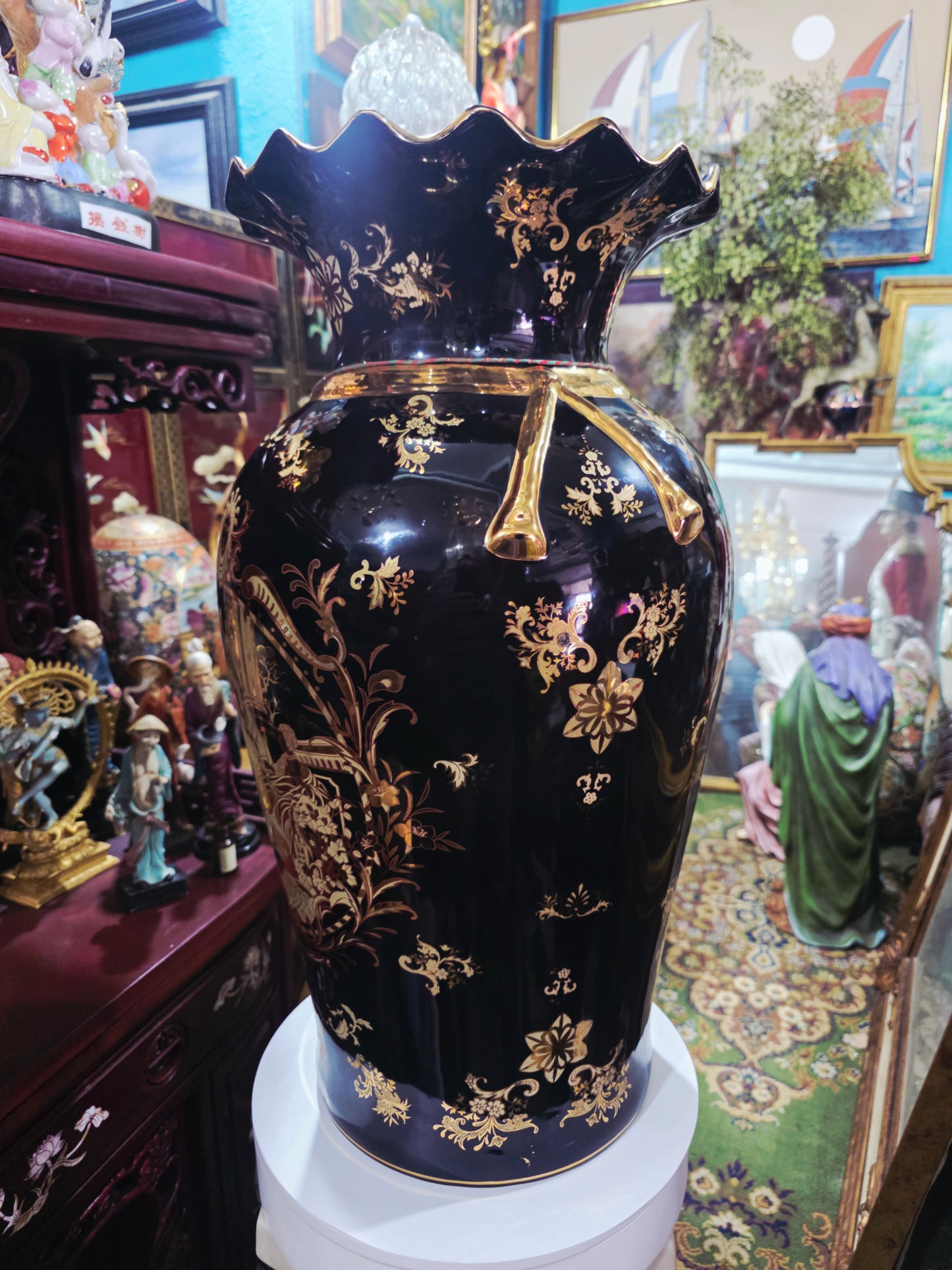 Satsuma Style Decorative Vase – Black Porcelain with Gold Accents 🖤🏺