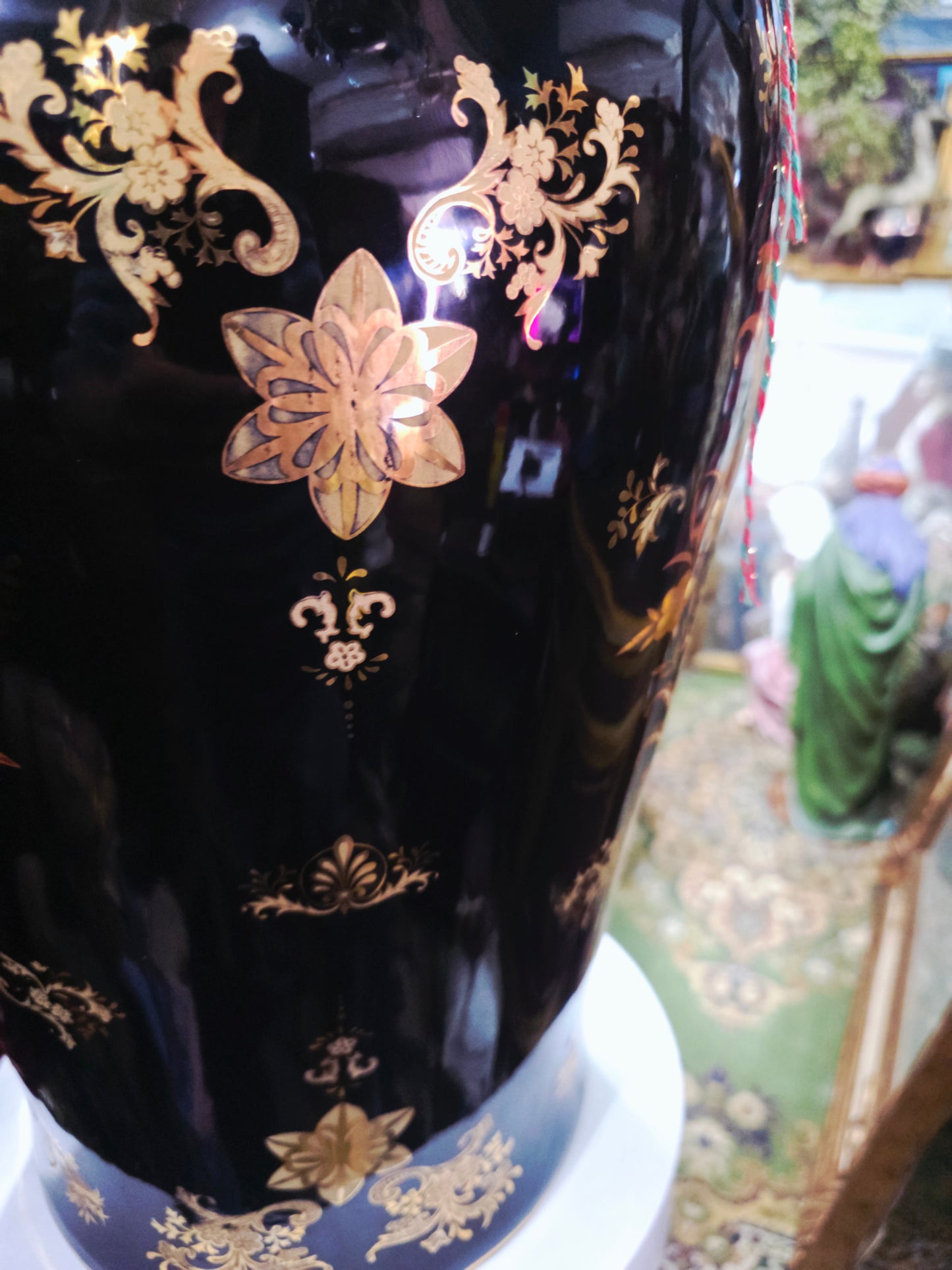Satsuma Style Decorative Vase – Black Porcelain with Gold Accents 🖤🏺