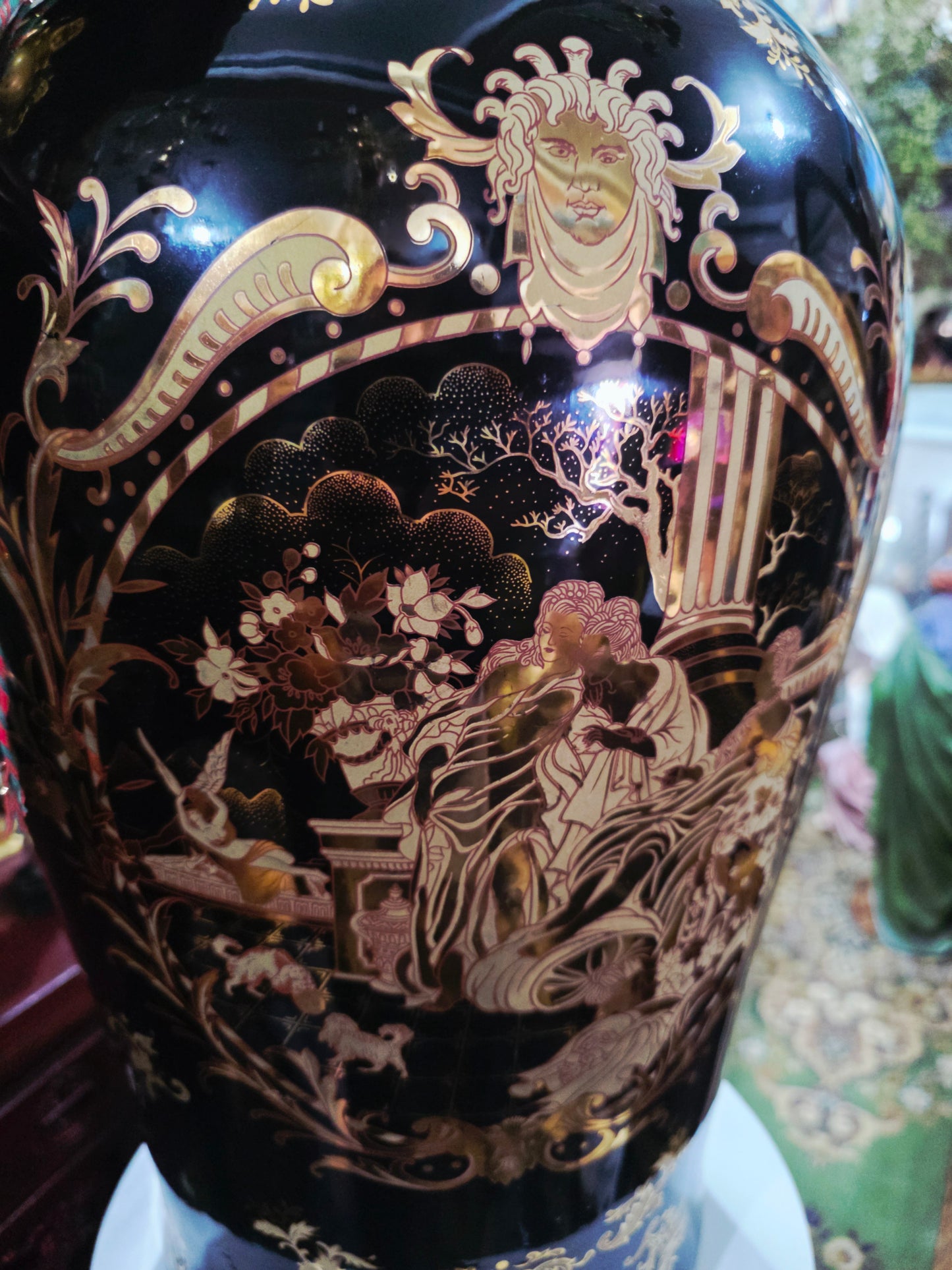 Satsuma Style Decorative Vase – Black Porcelain with Gold Accents 🖤🏺