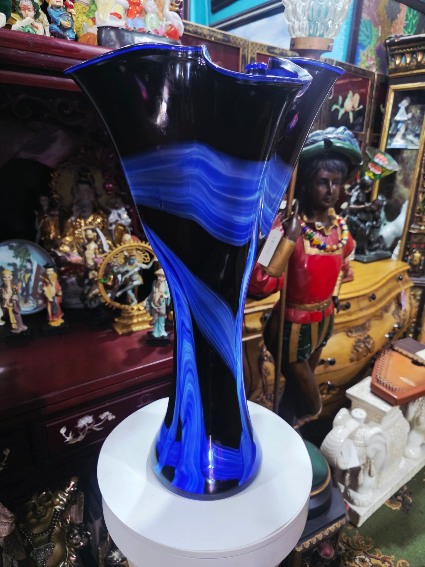 Artistic Glass Vase – Italian Murano in Cobalt Tones 🌸🏺