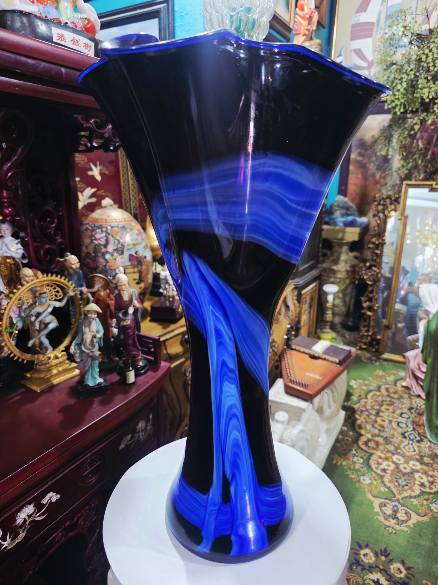 Artistic Glass Vase – Italian Murano in Cobalt Tones 🌸🏺