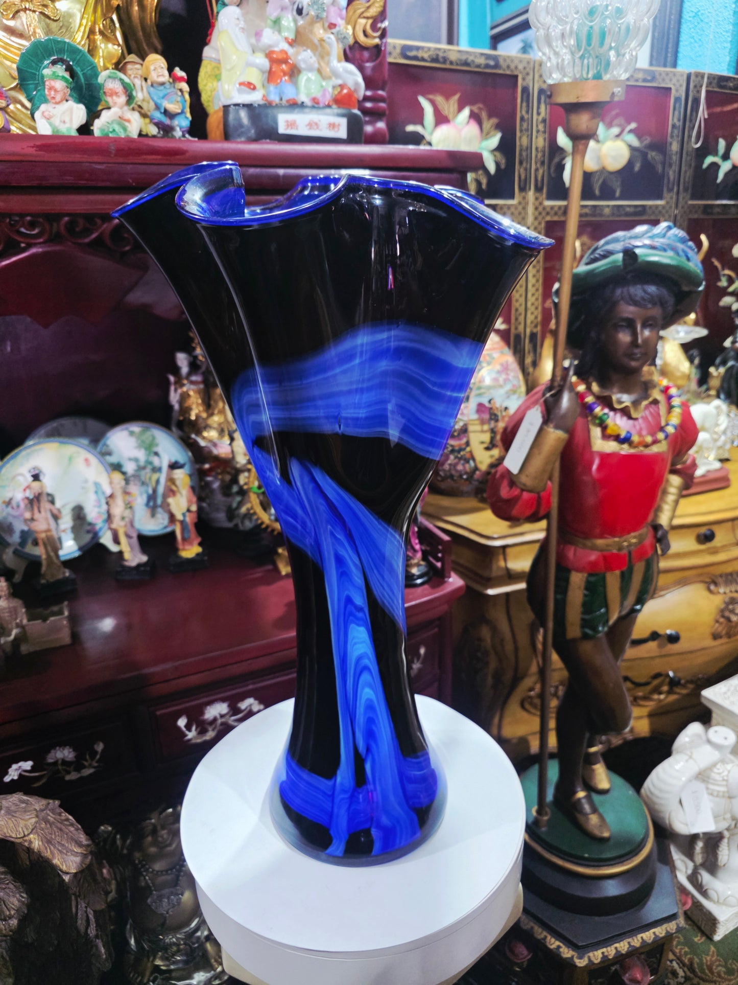 Artistic Glass Vase – Italian Murano in Cobalt Tones 🌸🏺