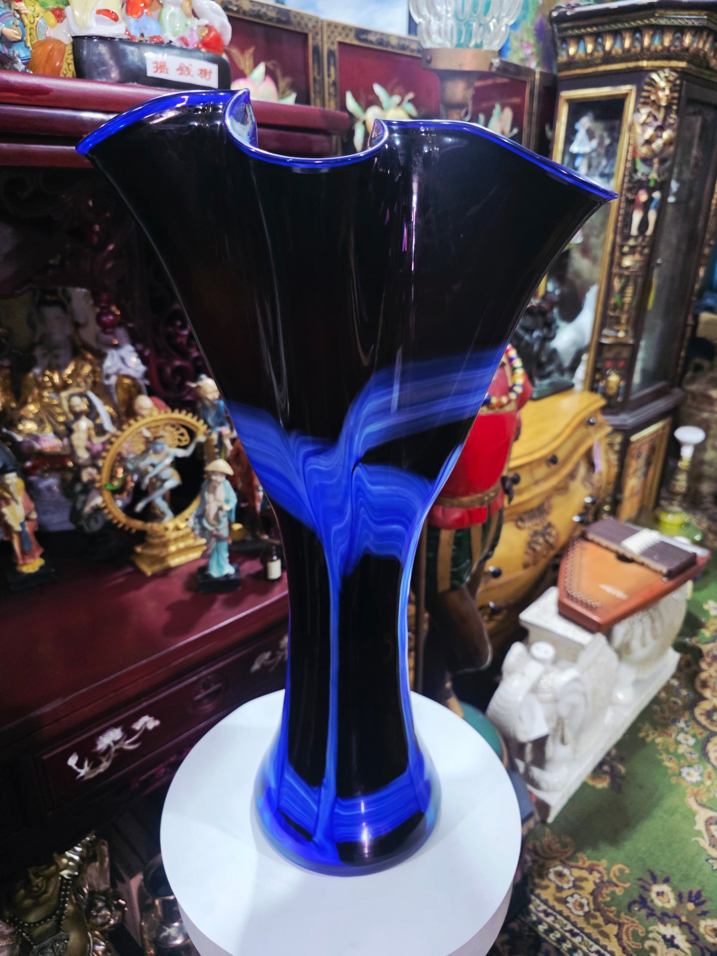 Artistic Glass Vase – Italian Murano in Cobalt Tones 🌸🏺