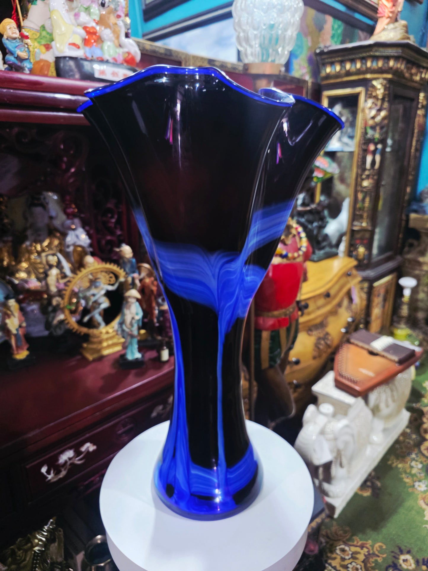 Artistic Glass Vase – Italian Murano in Cobalt Tones 🌸🏺