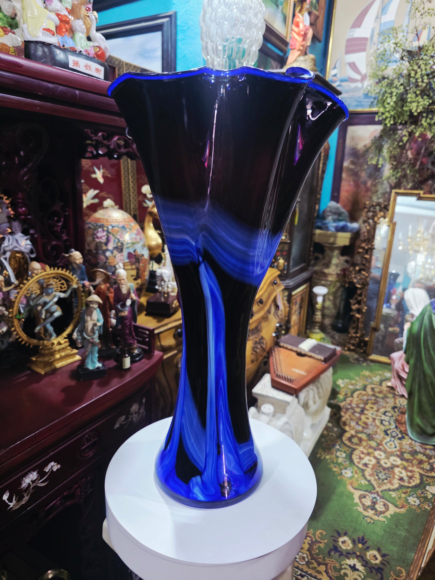 Artistic Glass Vase – Italian Murano in Cobalt Tones 🌸🏺