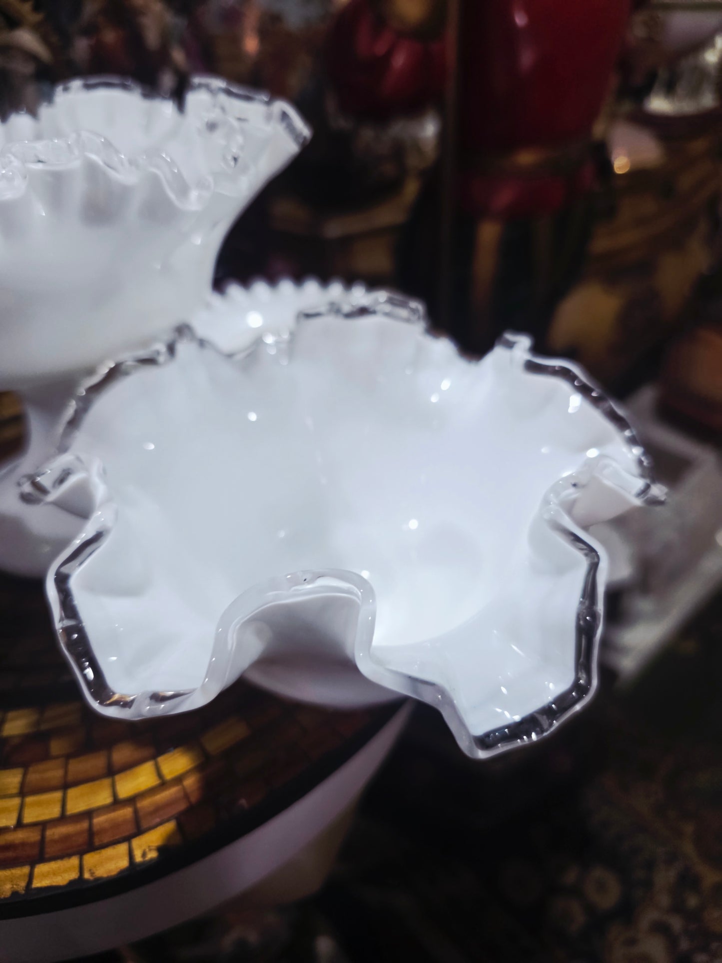 Collection of White Opalescent Glass with Ruffled Edges – Fenton Glass (7 pieces) 🌸🏺