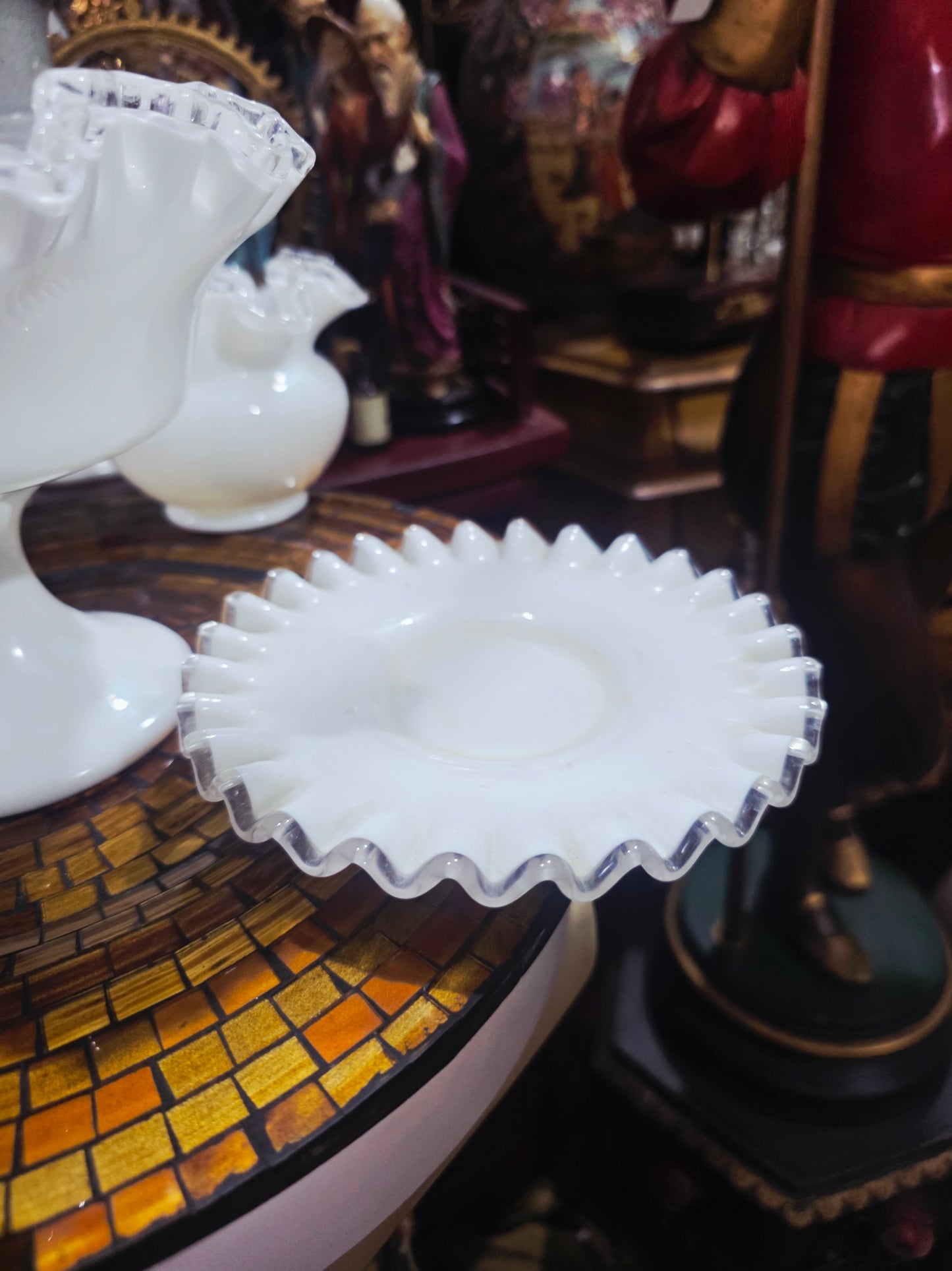 Collection of White Opalescent Glass with Ruffled Edges – Fenton Glass (7 pieces) 🌸🏺
