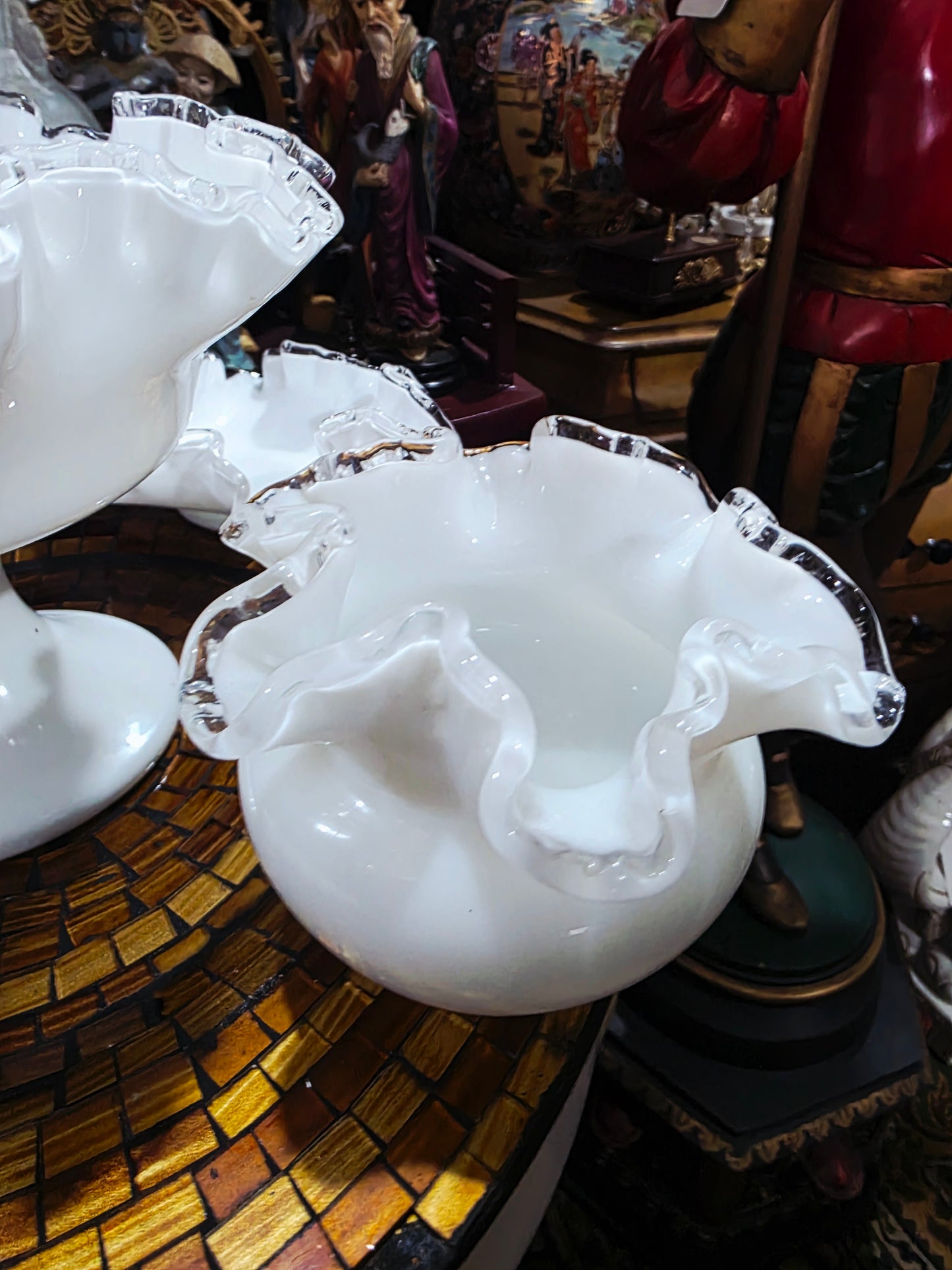 Collection of White Opalescent Glass with Ruffled Edges – Fenton Glass (7 pieces) 🌸🏺