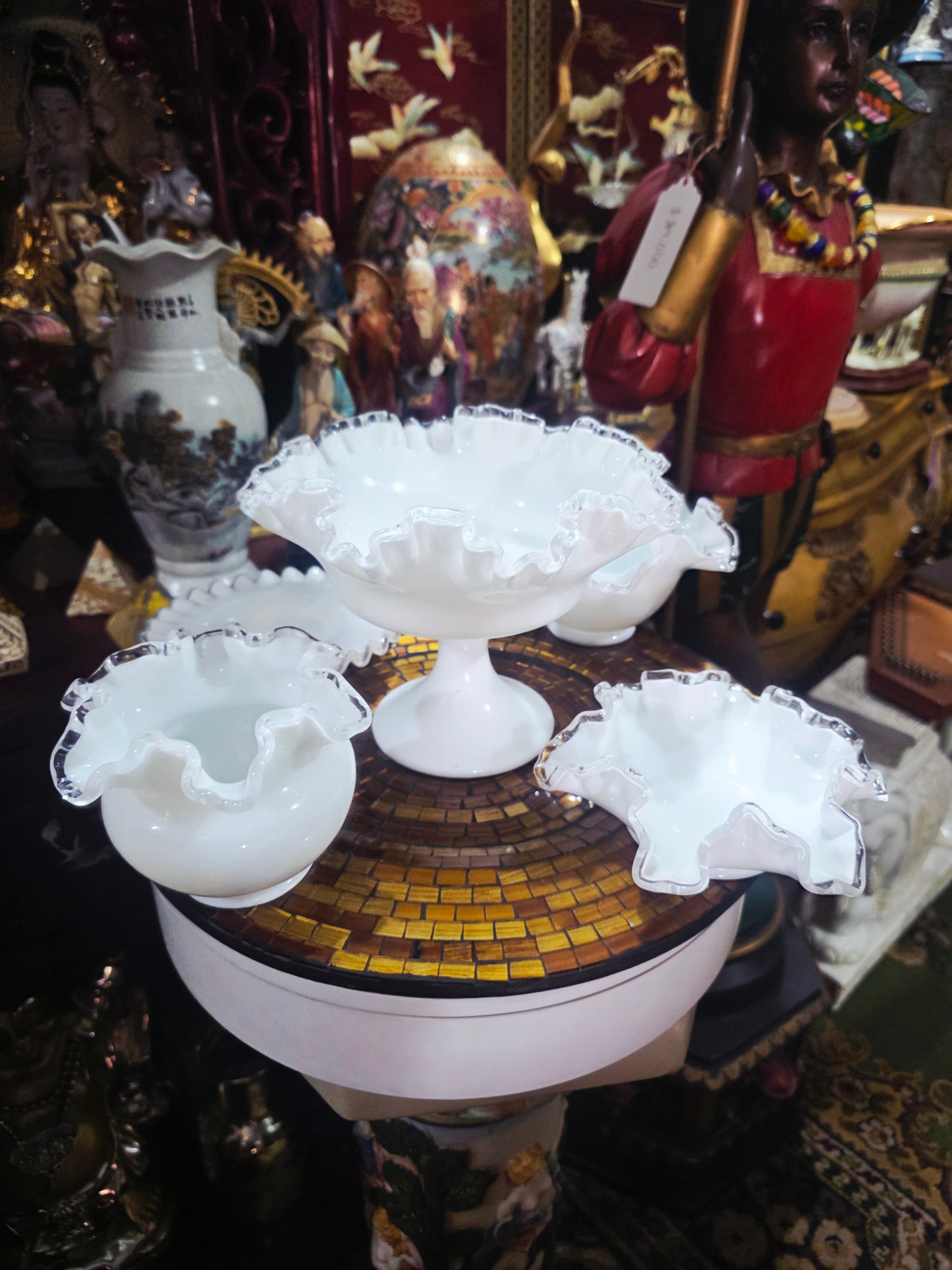 Collection of White Opalescent Glass with Ruffled Edges – Fenton Glass (7 pieces) 🌸🏺