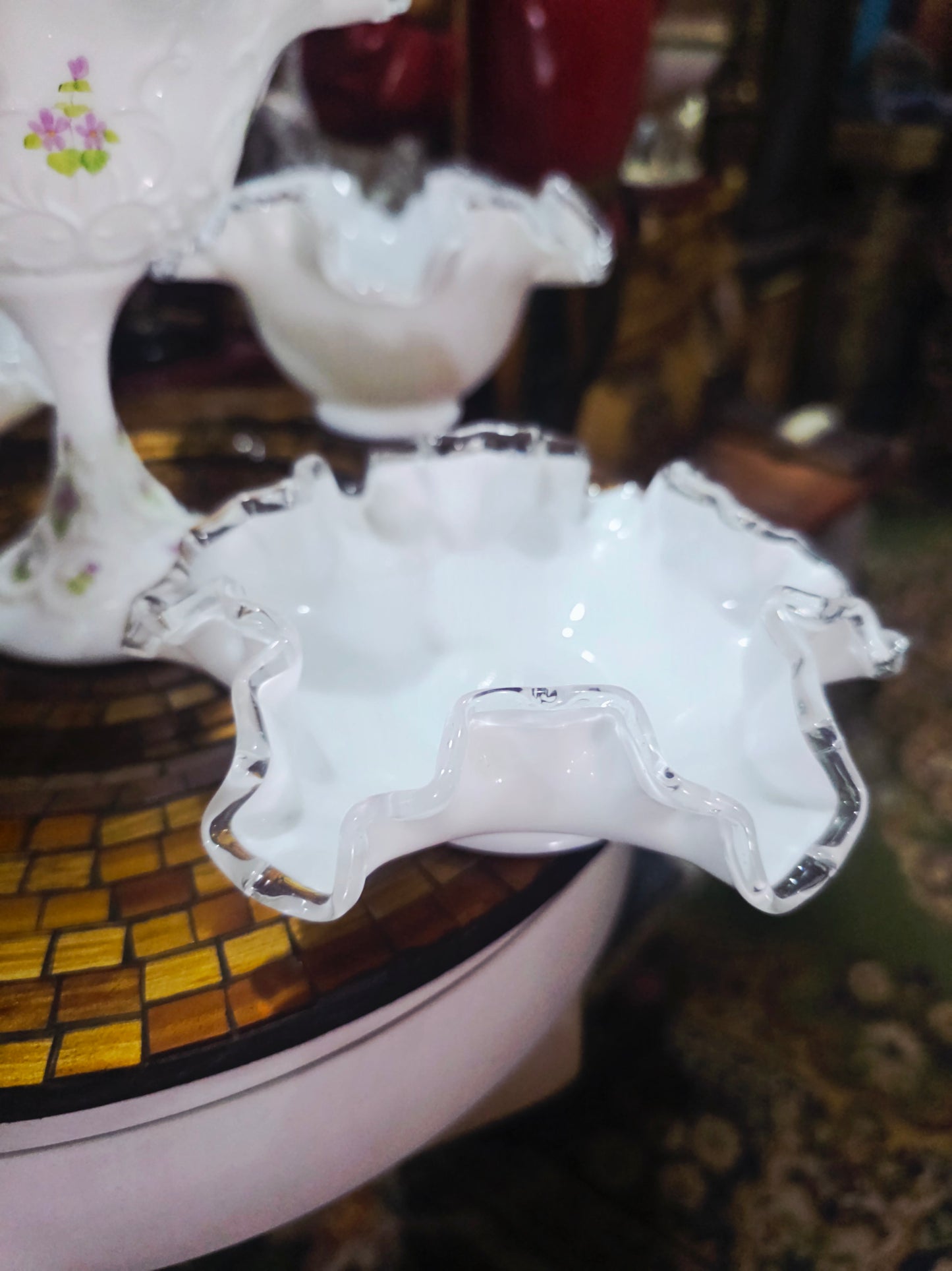 Collection of White Opalescent Glass with Ruffled Edges – Fenton Glass (7 pieces) 🌸🏺