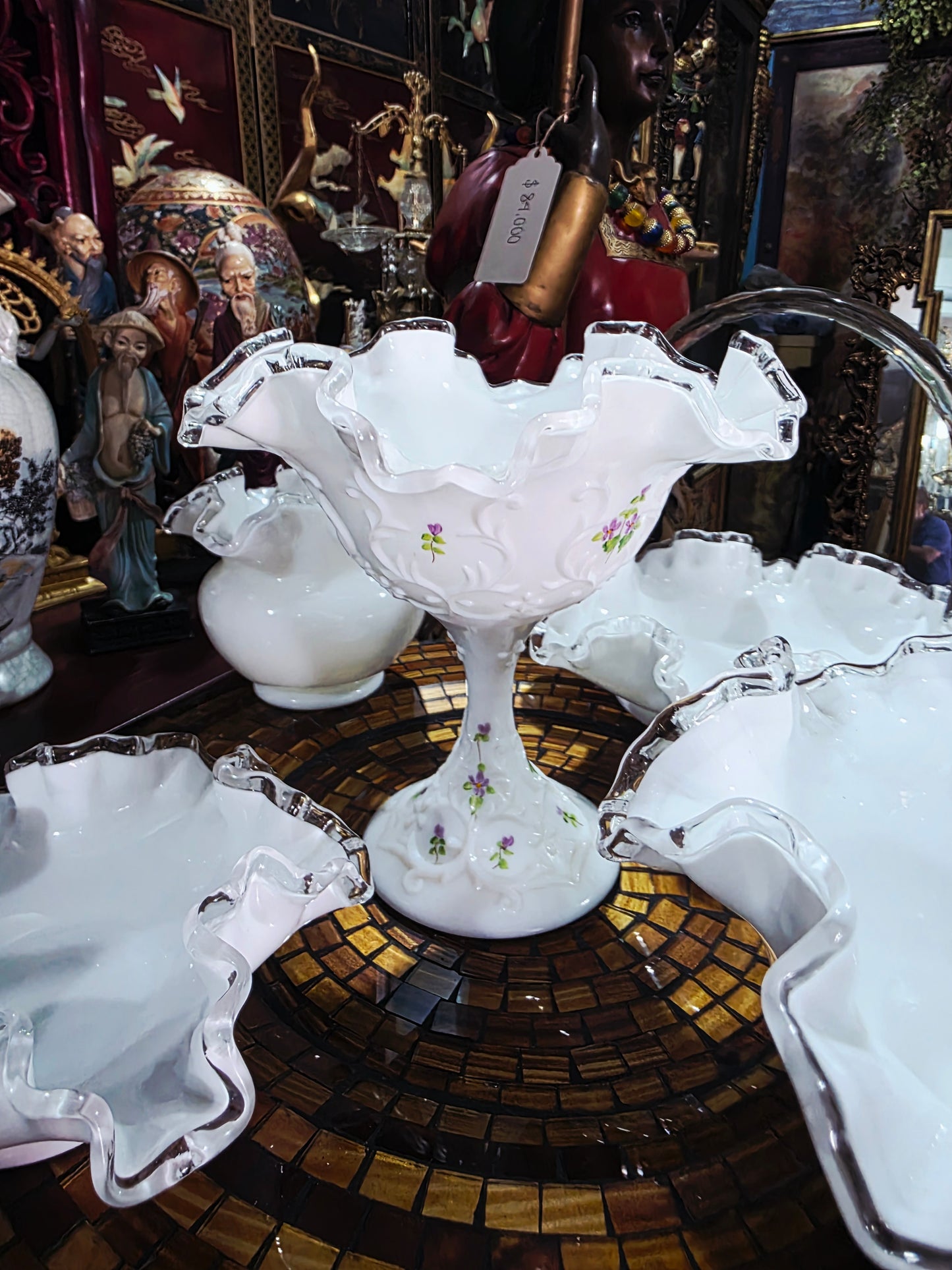Collection of White Opalescent Glass with Ruffled Edges – Fenton Glass (7 pieces) 🌸🏺