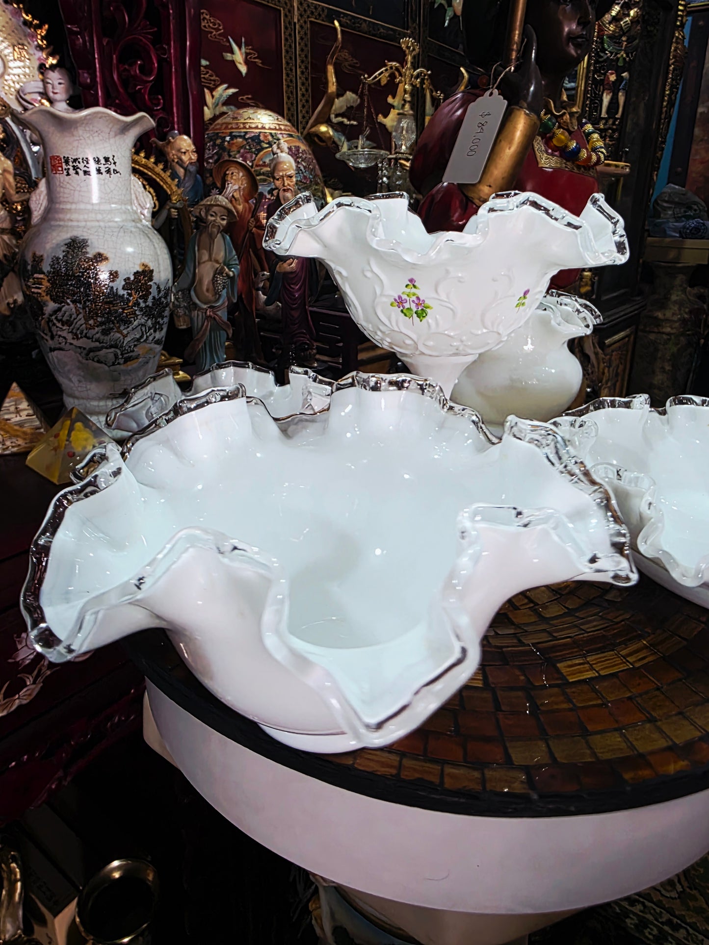 Collection of White Opalescent Glass with Ruffled Edges – Fenton Glass (7 pieces) 🌸🏺