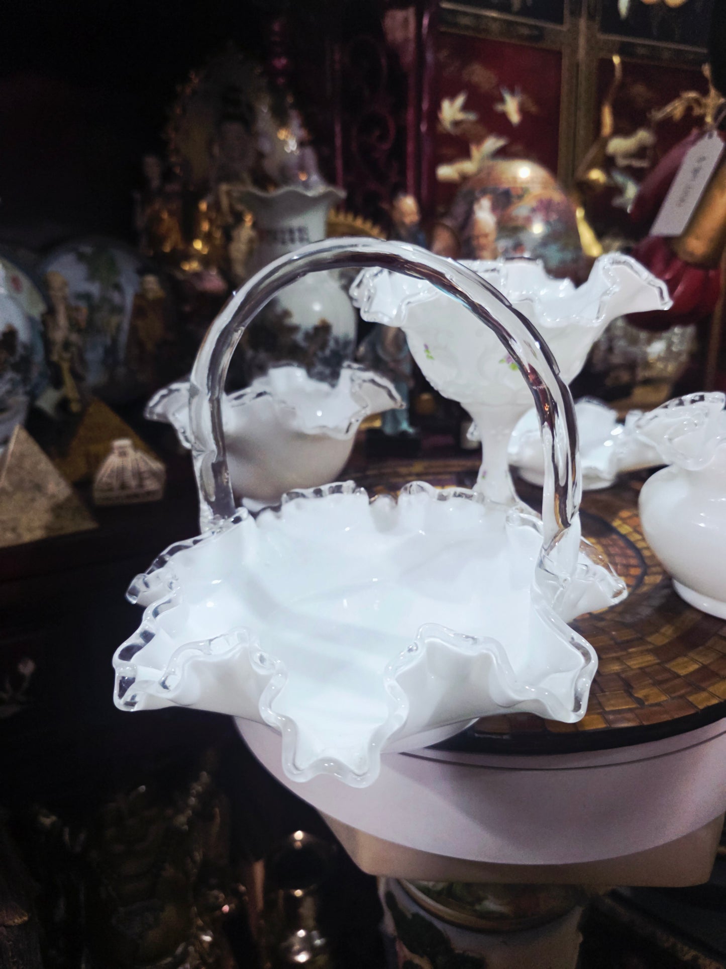 Collection of White Opalescent Glass with Ruffled Edges – Fenton Glass (7 pieces) 🌸🏺