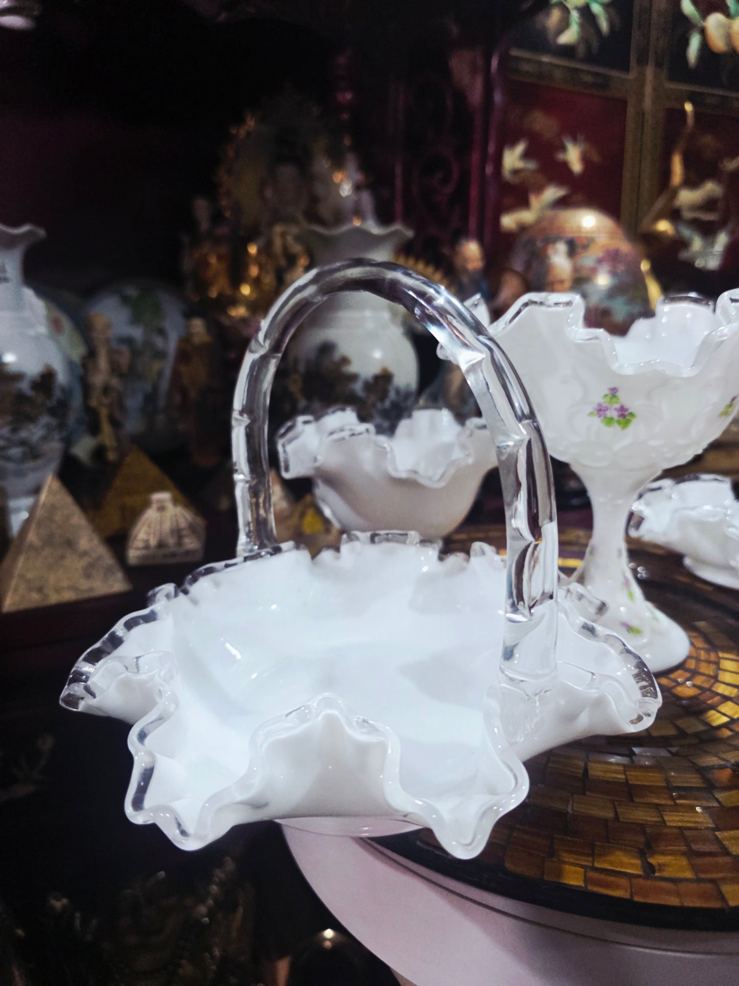 Collection of White Opalescent Glass with Ruffled Edges – Fenton Glass (7 pieces) 🌸🏺