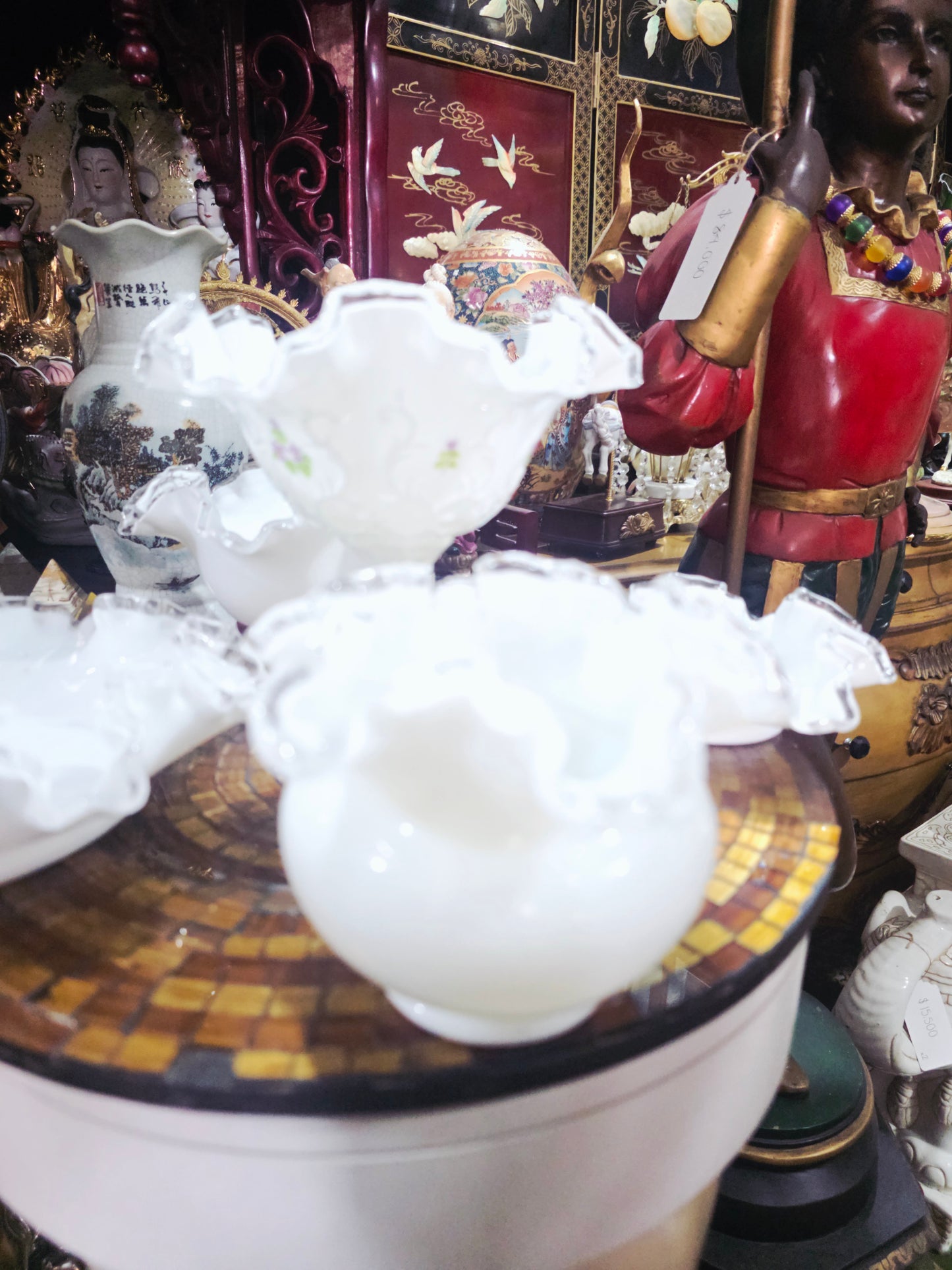 Collection of White Opalescent Glass with Ruffled Edges – Fenton Glass (7 pieces) 🌸🏺