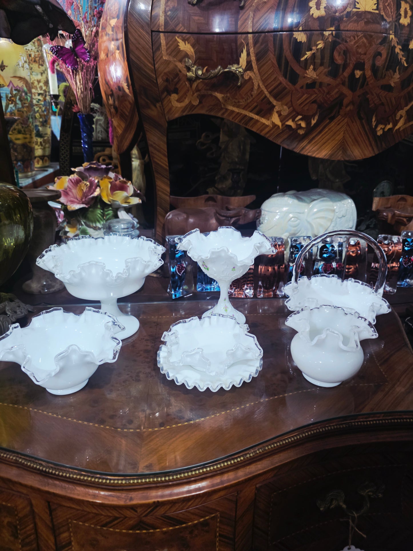 Collection of White Opalescent Glass with Ruffled Edges – Fenton Glass (7 pieces) 🌸🏺