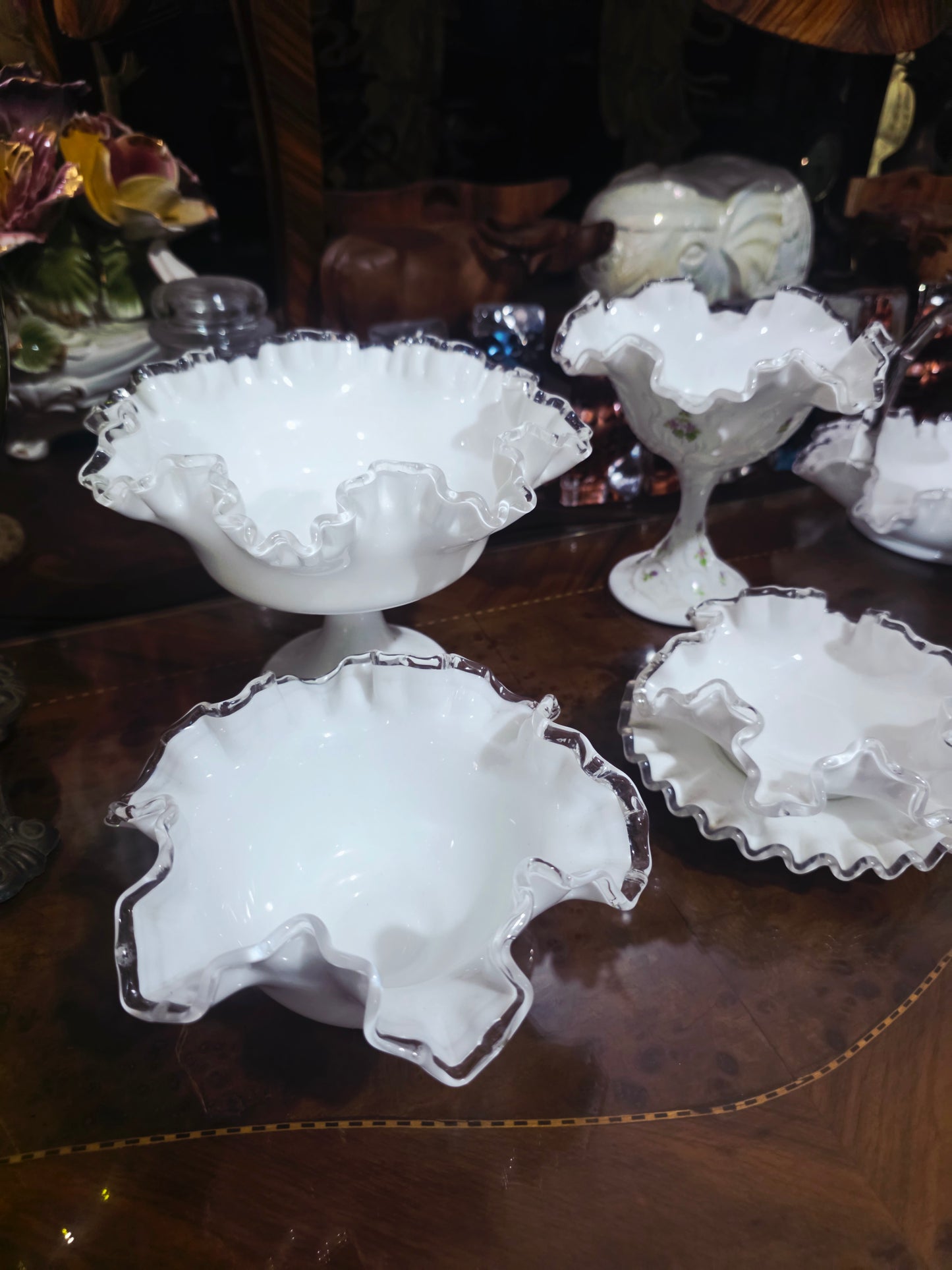 Collection of White Opalescent Glass with Ruffled Edges – Fenton Glass (7 pieces) 🌸🏺