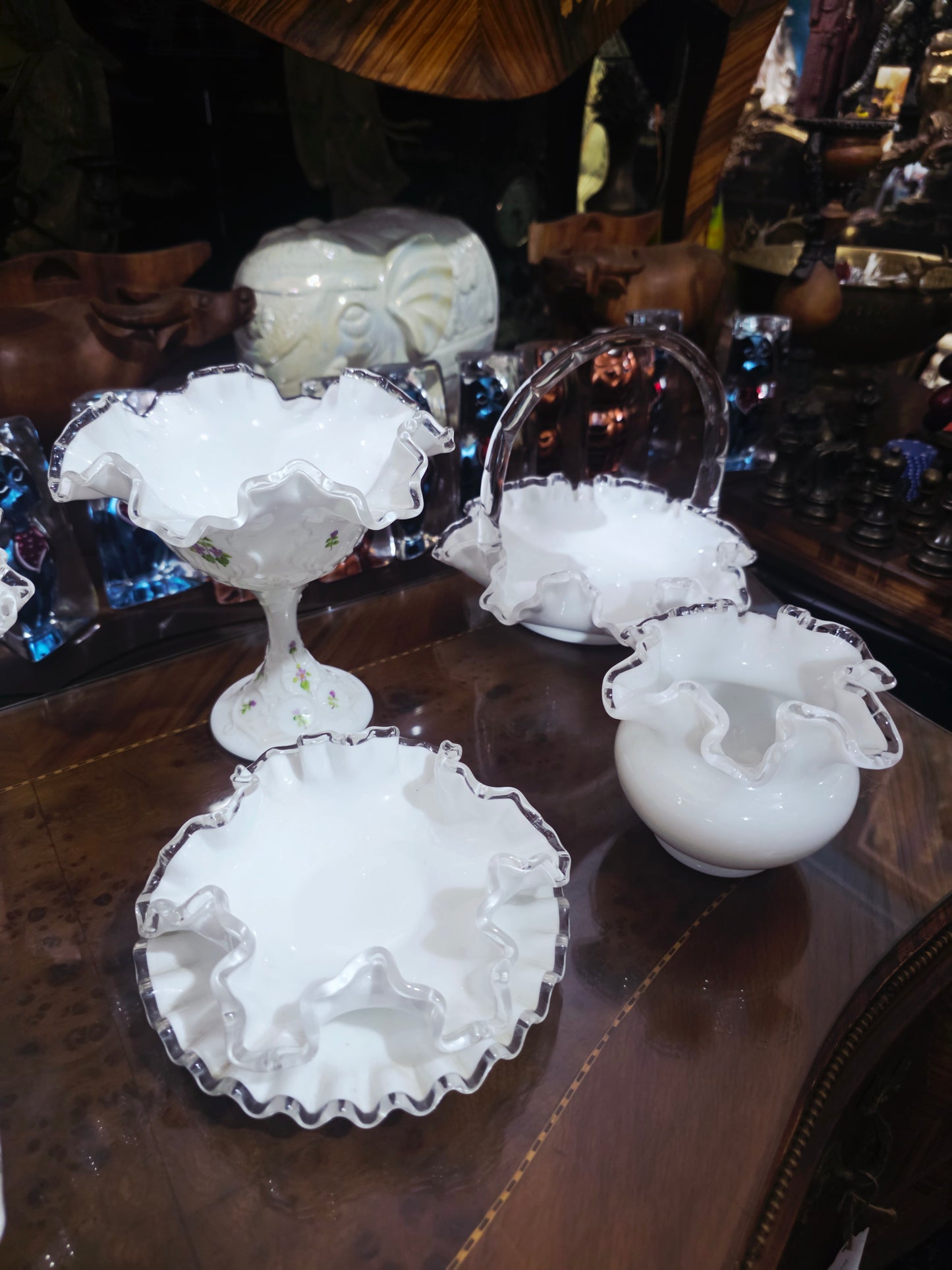 Collection of White Opalescent Glass with Ruffled Edges – Fenton Glass (7 pieces) 🌸🏺