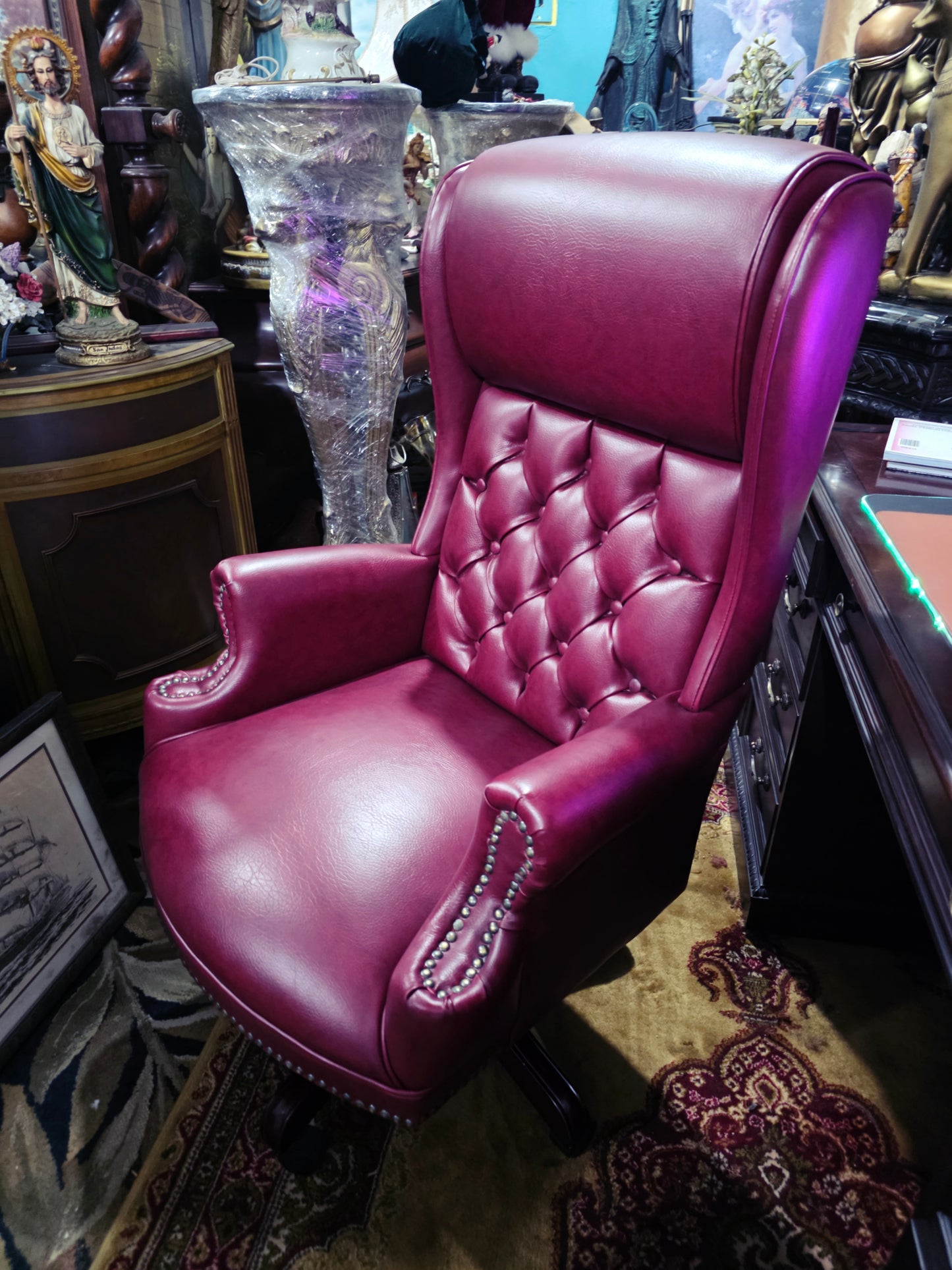 Faux Leather Executive Chair with Textured Details and Decorative Brass Tacks 🪞🪙🪶