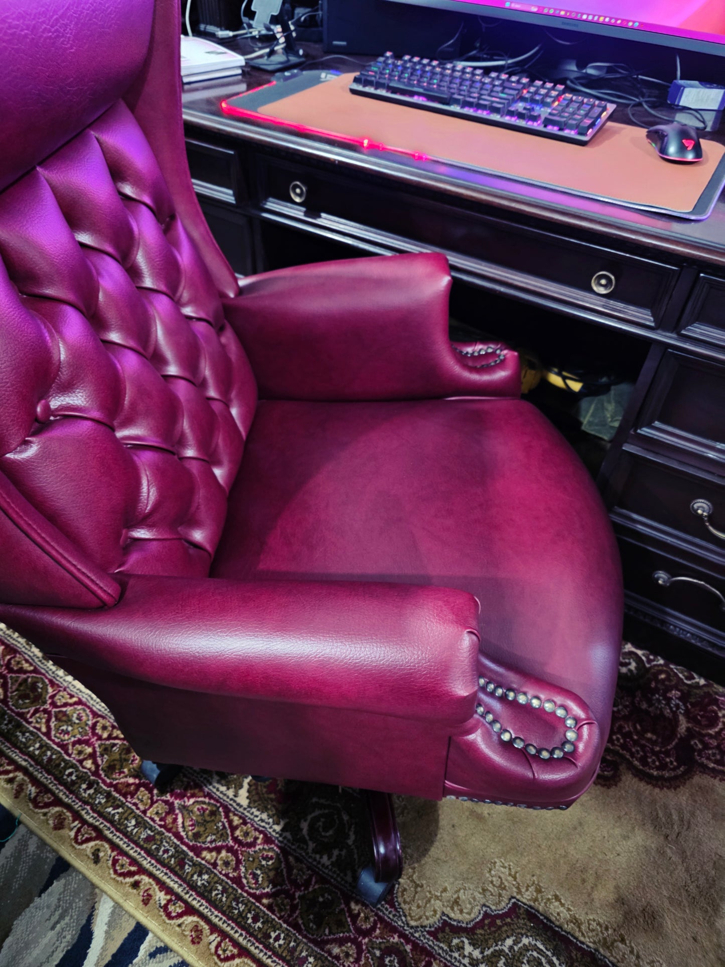 Faux Leather Executive Chair with Textured Details and Decorative Brass Tacks 🪞🪙🪶