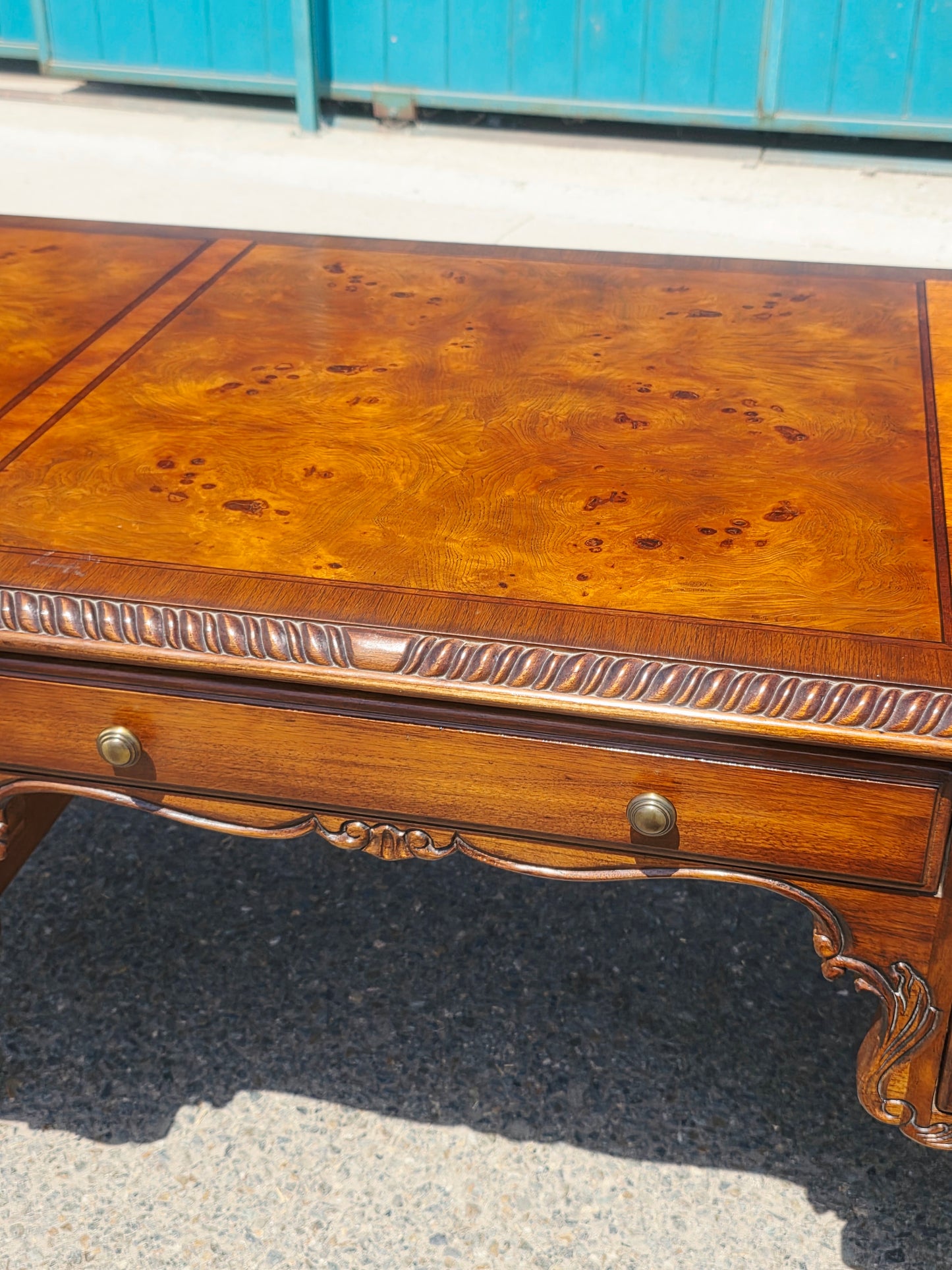Executive Walnut Wood Desk – Classic Elegance and Distinction 🕰️🪙✨