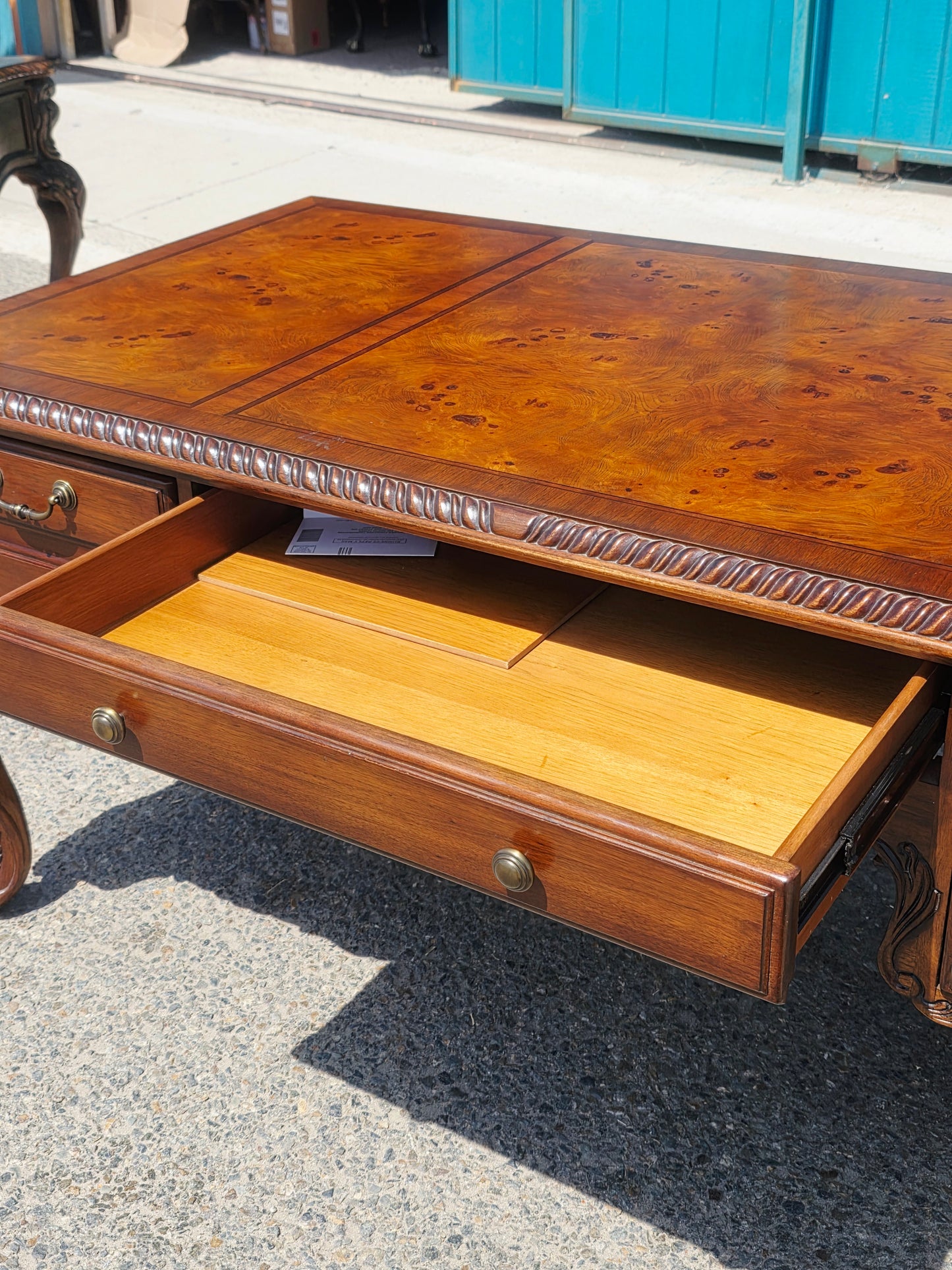 Executive Walnut Wood Desk – Classic Elegance and Distinction 🕰️🪙✨
