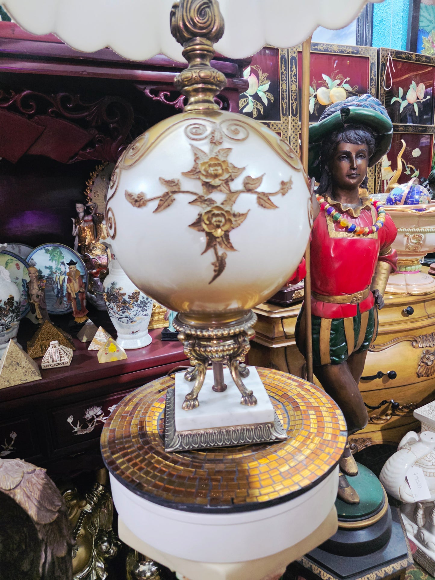 Pair of Imperial Lamps with Golden Spherical Base 🕰️🪙✨🌸
