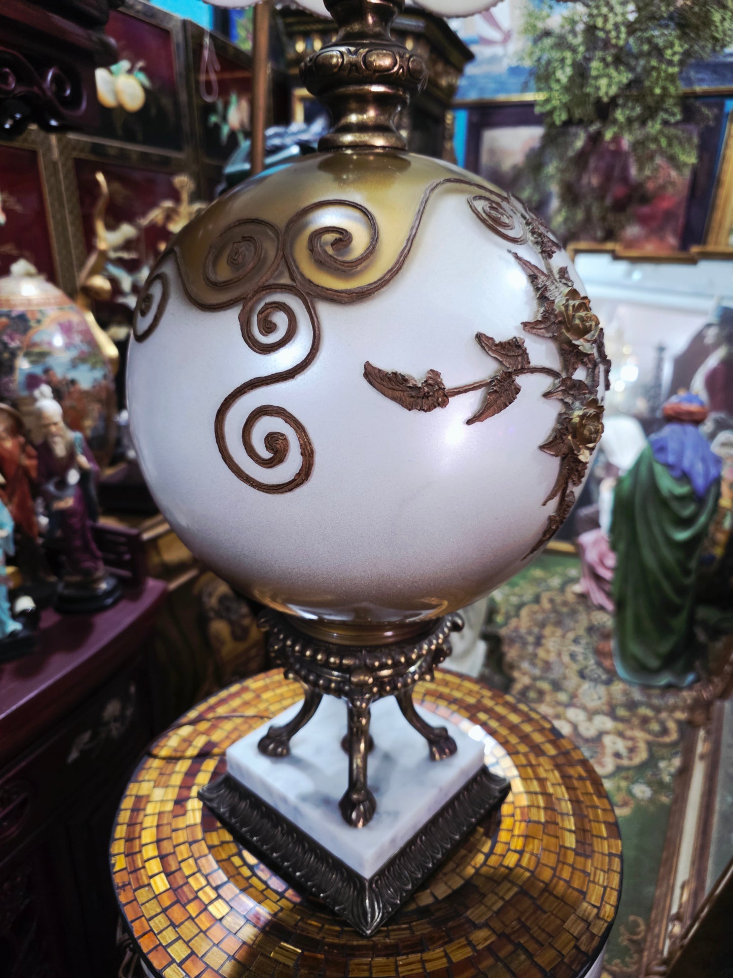 Pair of Imperial Lamps with Golden Spherical Base 🕰️🪙✨🌸