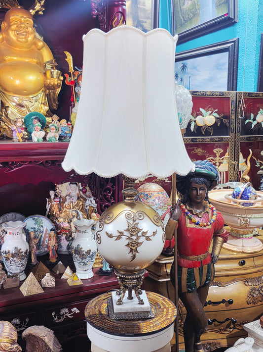 Par de Lamparas Imperiales con Base Esférica Dorada 🕰️🪙✨🌸
