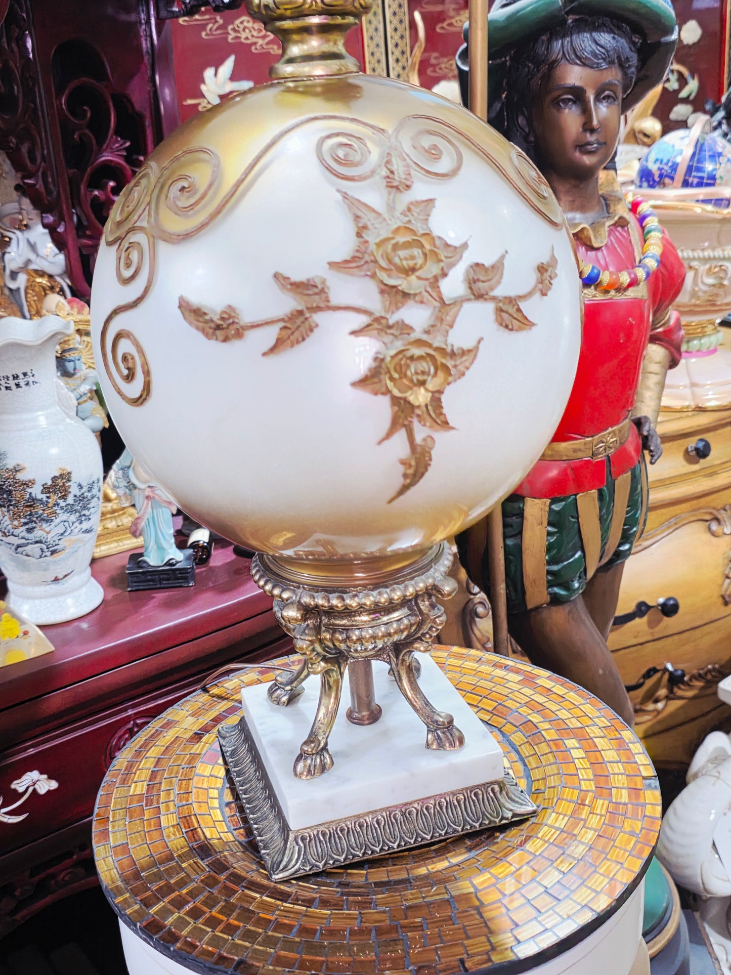 Pair of Imperial Lamps with Golden Spherical Base 🕰️🪙✨🌸