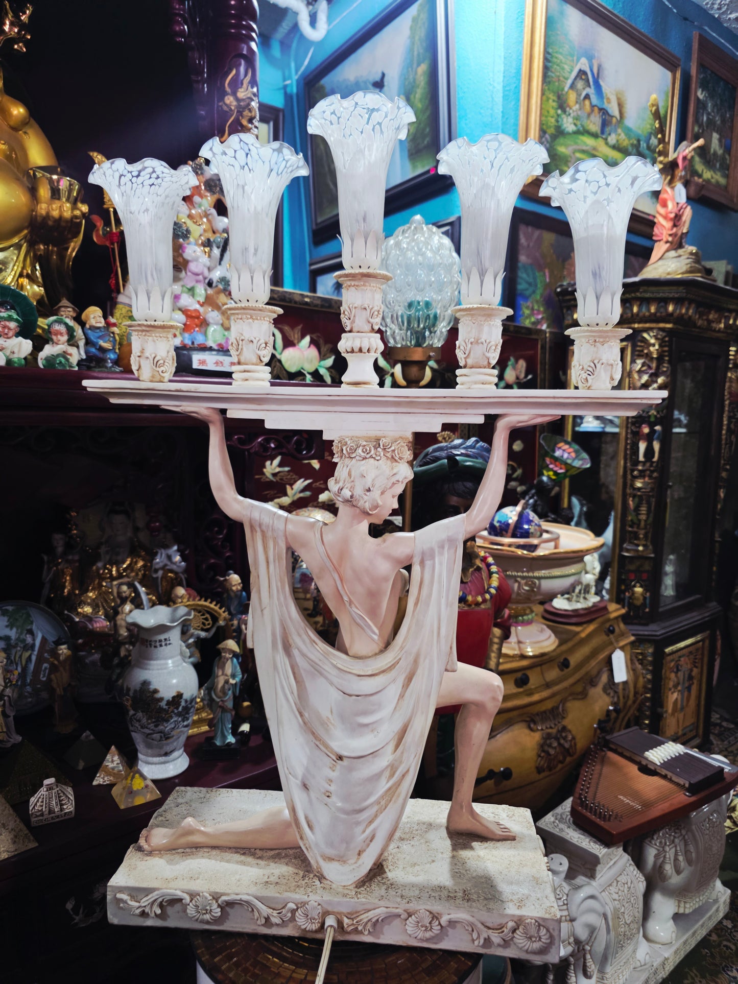 Sculptural Lamp with Tulip-shaped Glass Shades🌸🪞🕯️