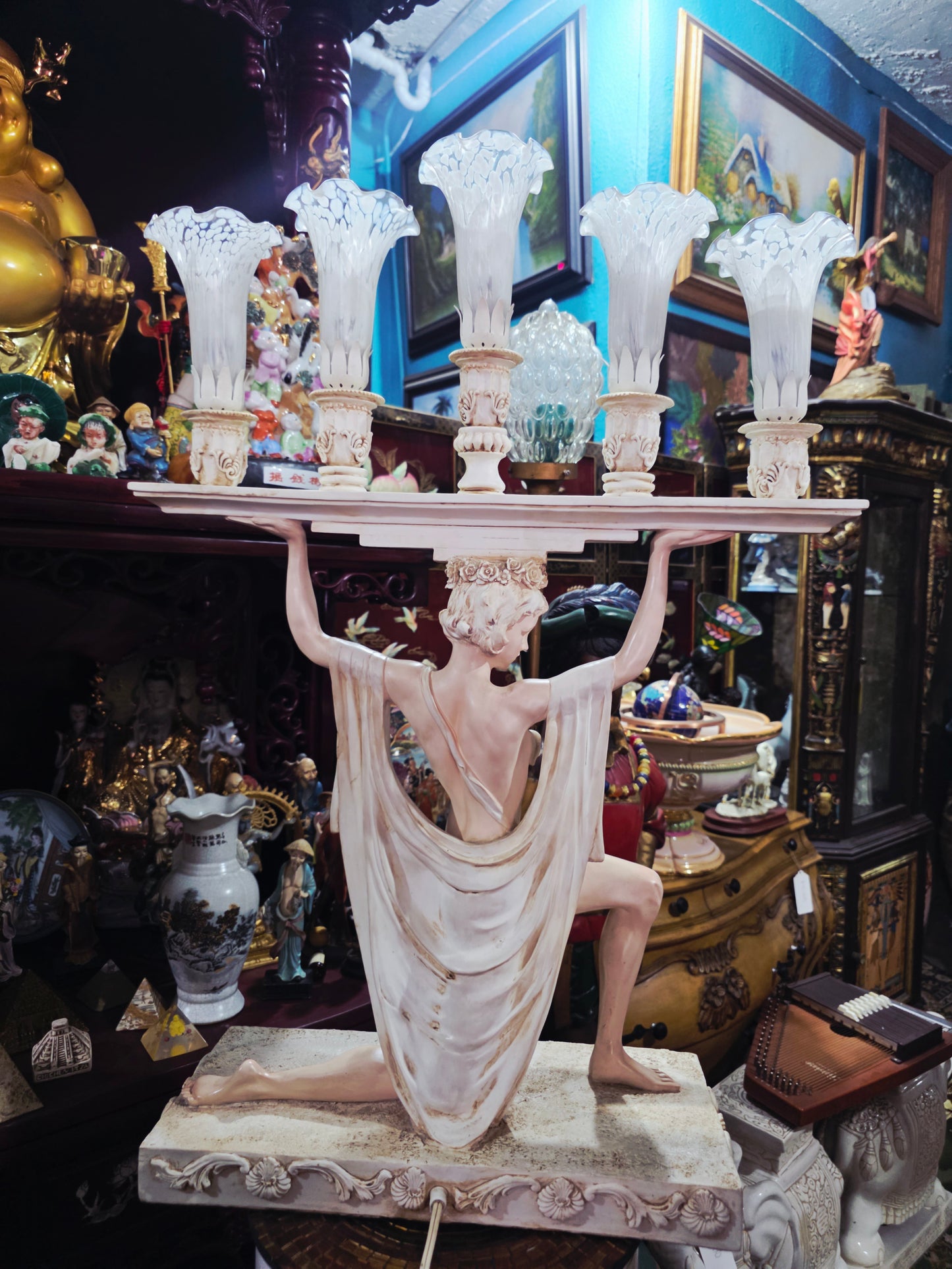 Sculptural Lamp with Tulip-shaped Glass Shades🌸🪞🕯️