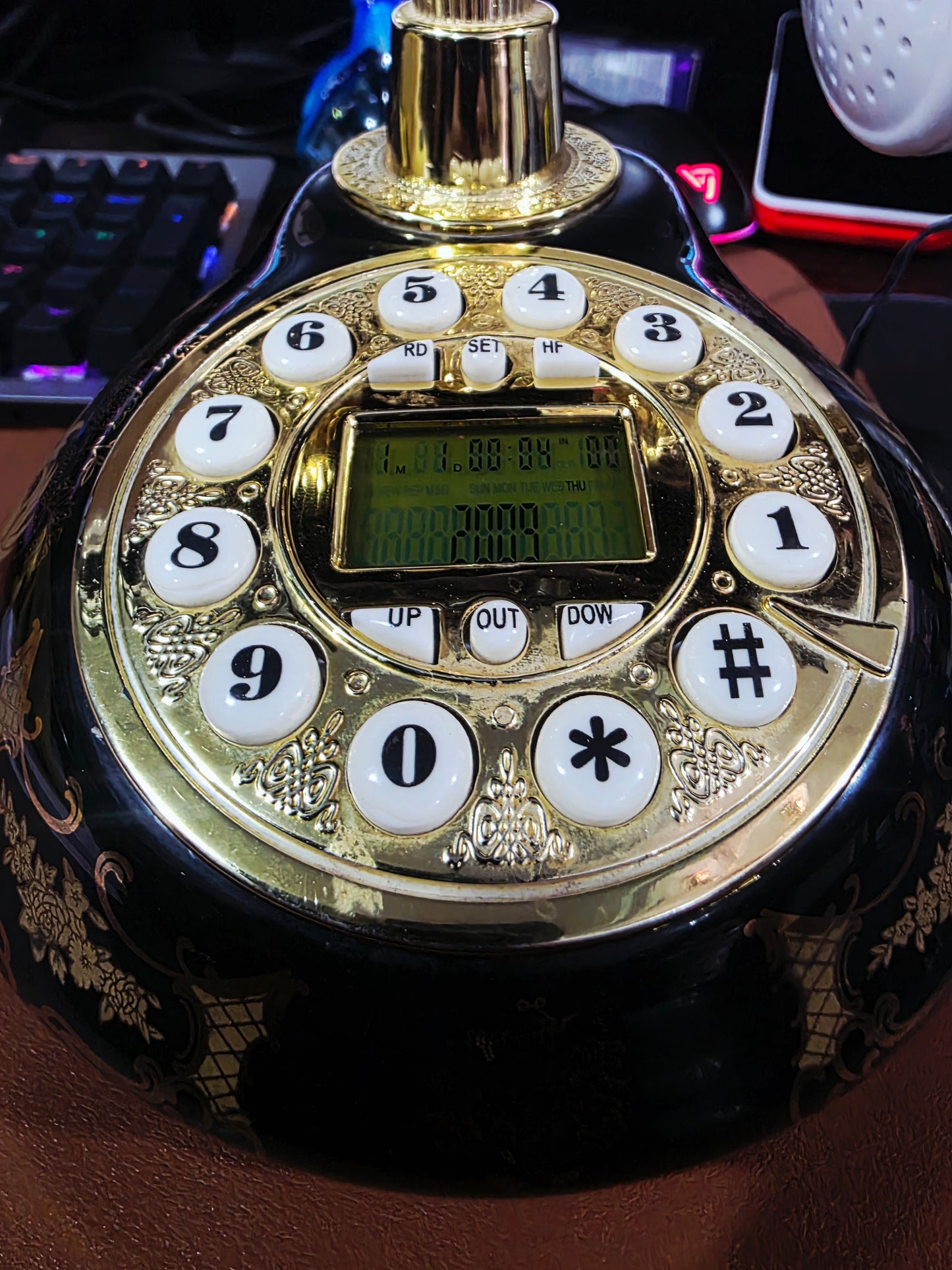 Retro Vintage Telephone – Classic Elegance in Working Order 🪞🕰️🌿