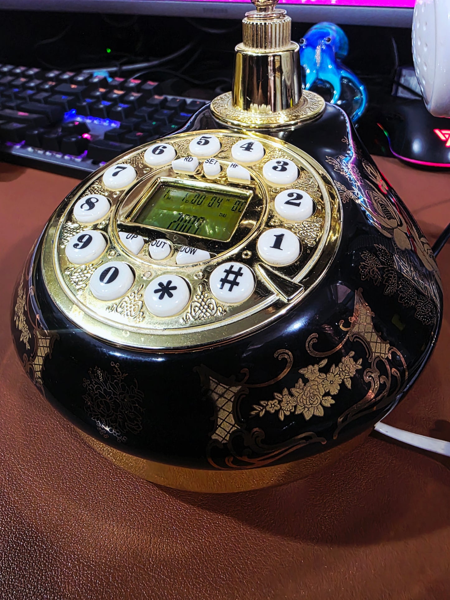 Retro Vintage Telephone – Classic Elegance in Working Order 🪞🕰️🌿