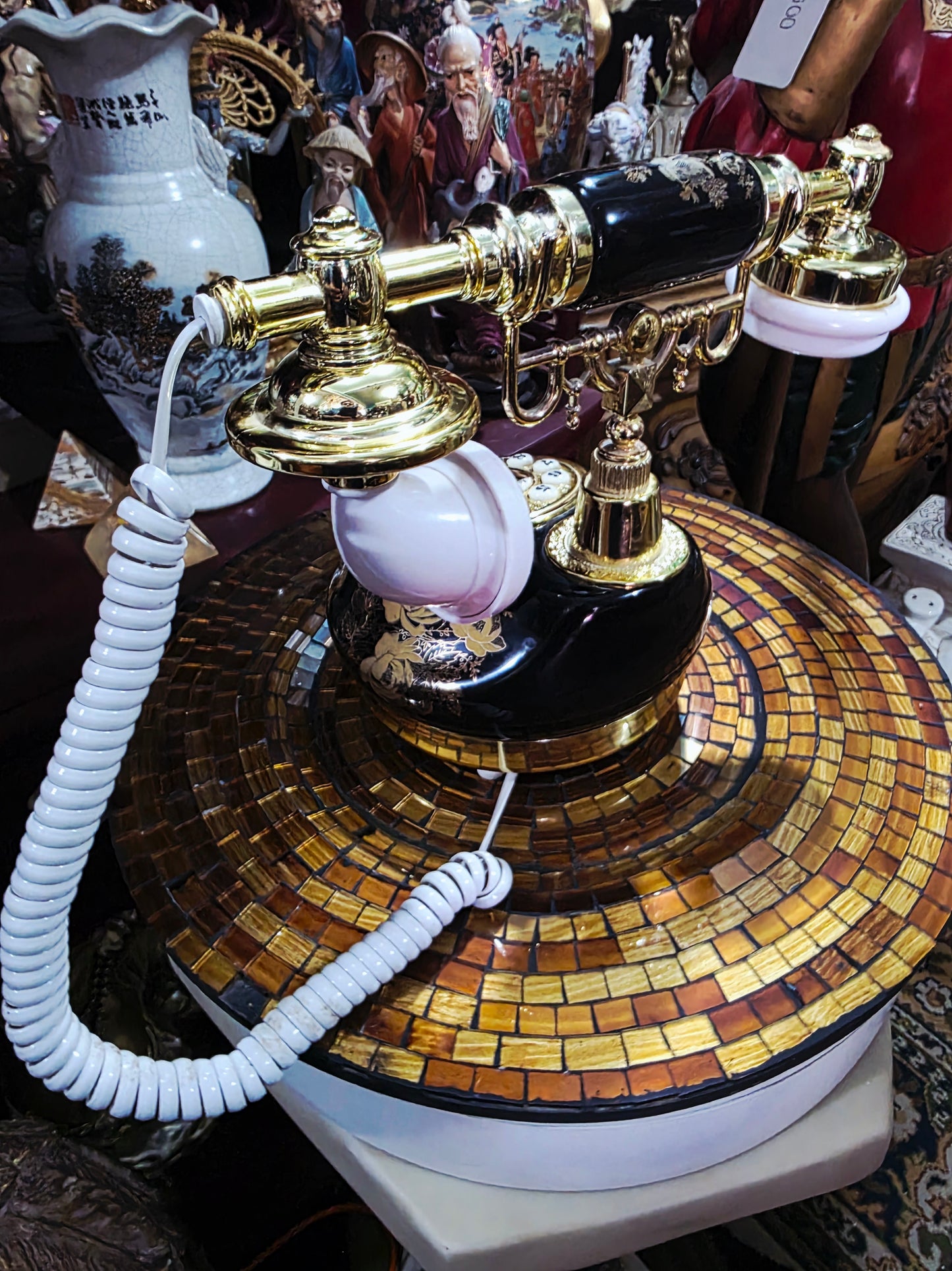 Retro Vintage Telephone – Classic Elegance in Working Order 🪞🕰️🌿