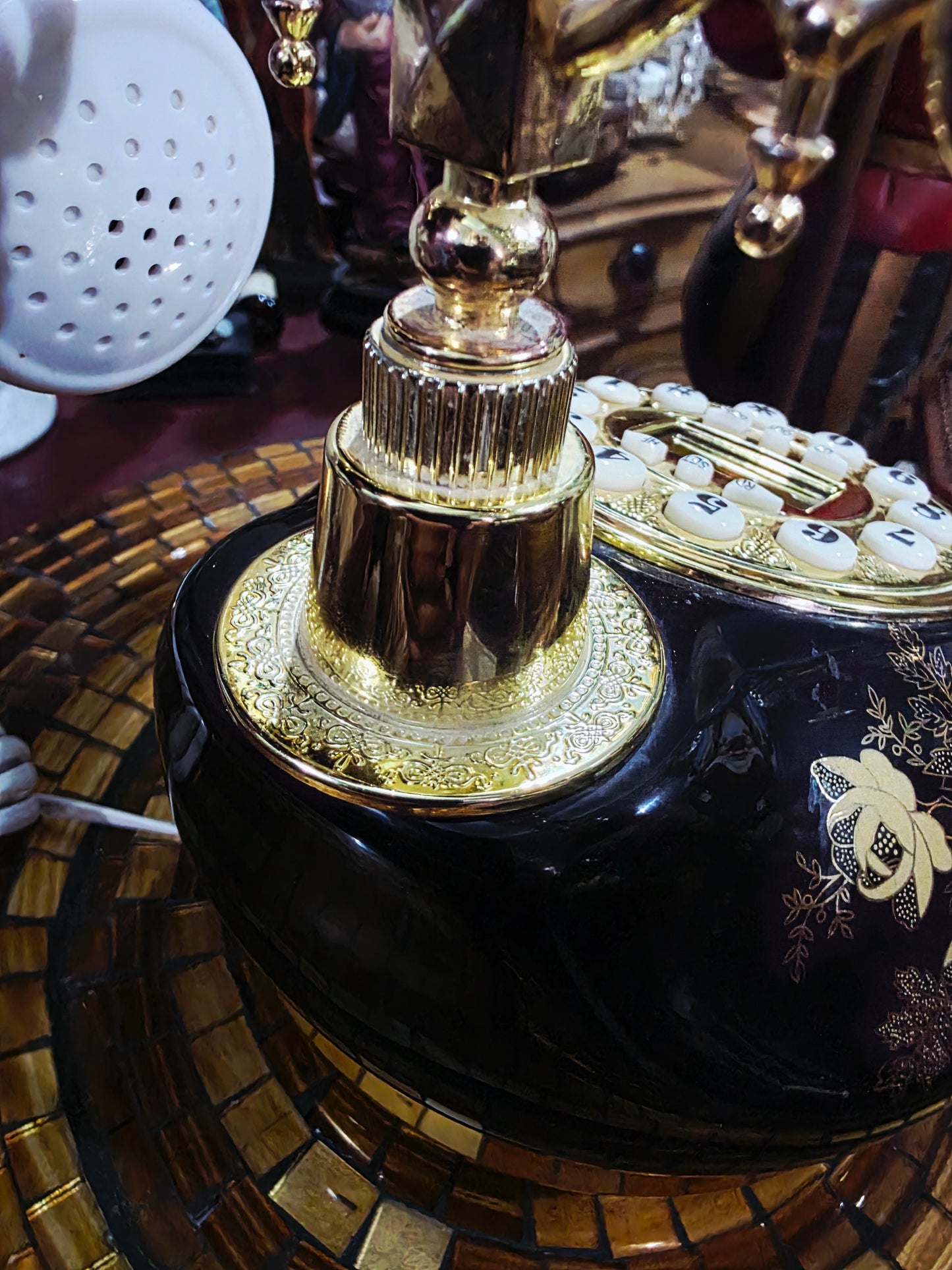 Retro Vintage Telephone – Classic Elegance in Working Order 🪞🕰️🌿